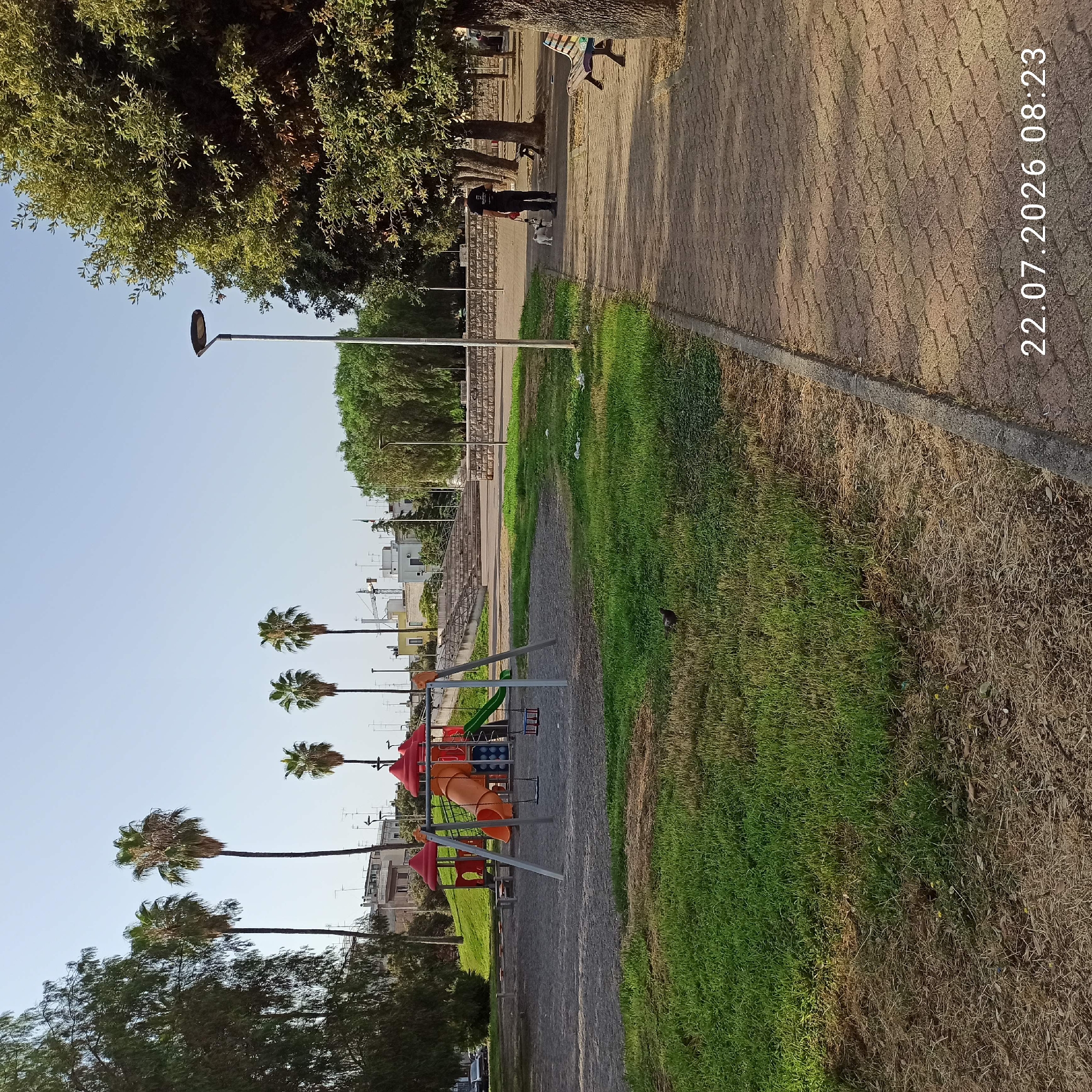 Morning in a Modugno park: playground, pigeons, and a coffee stop