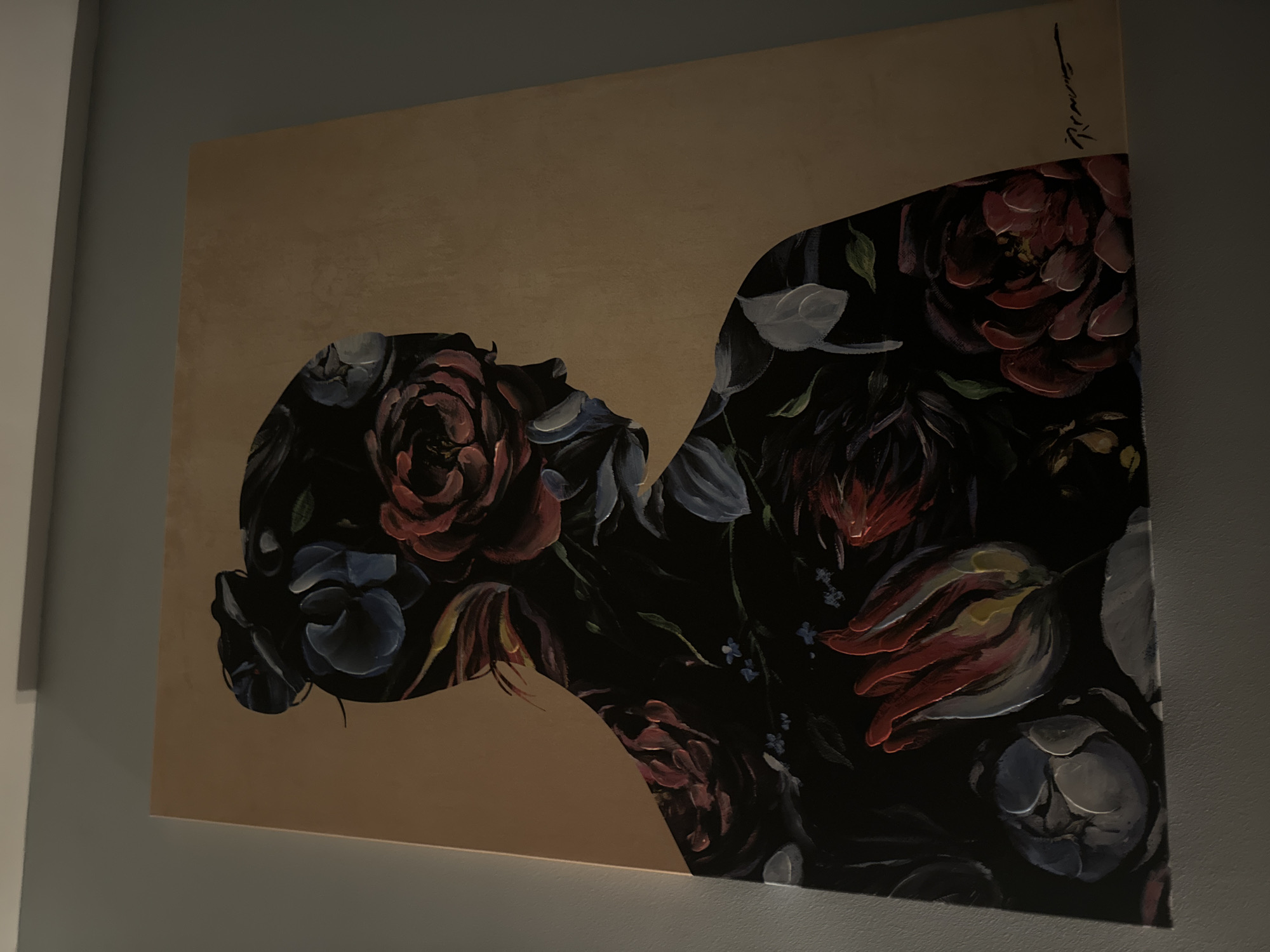 Floral silhouette painting observed on Sofia wall