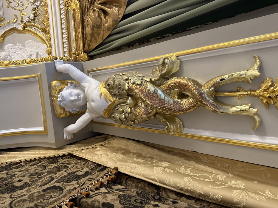 Unknown witness documents Saint Petersburg palace interiors during morning tour