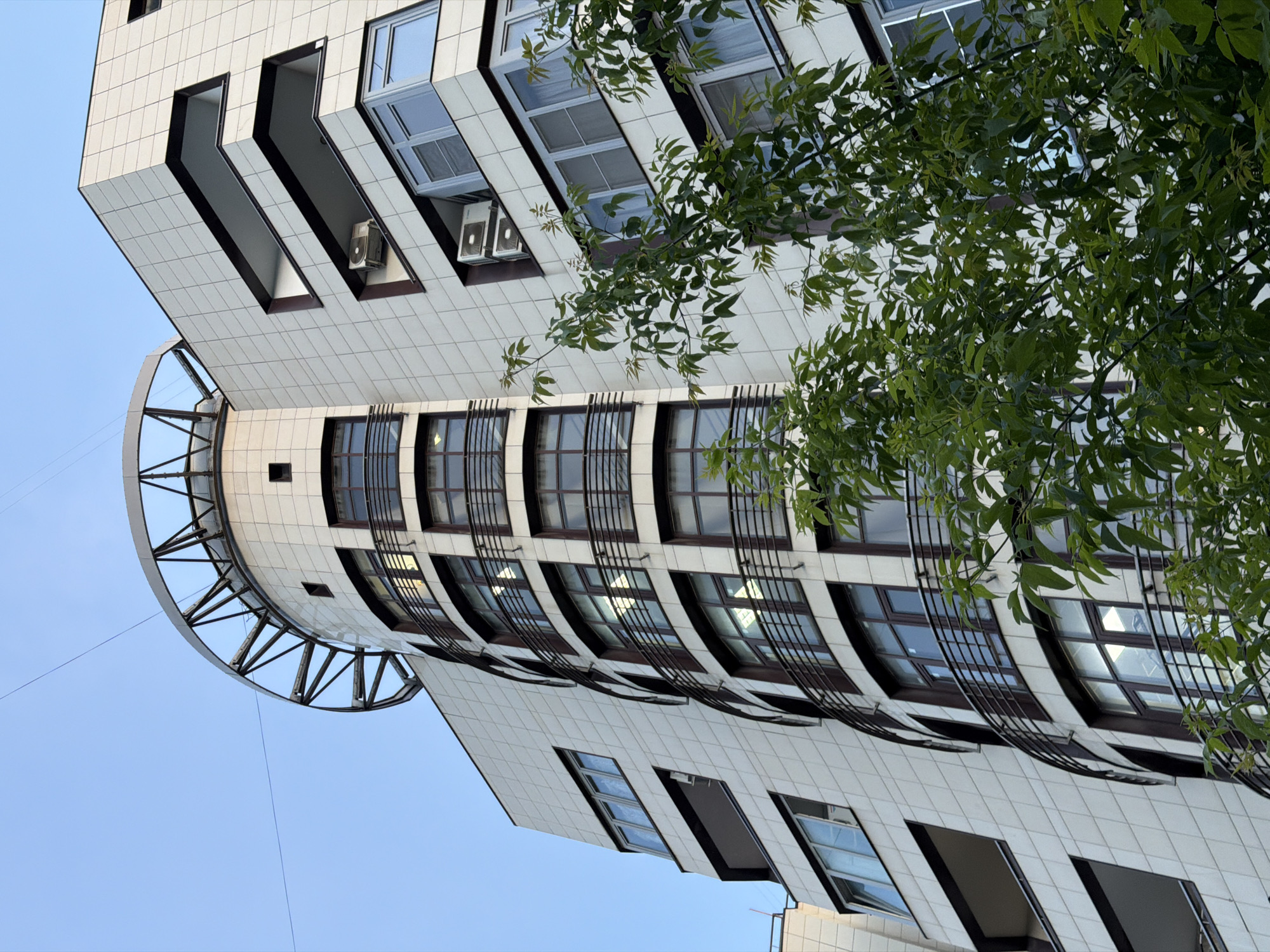 Witness documents Moscow architecture during evening walkthrough