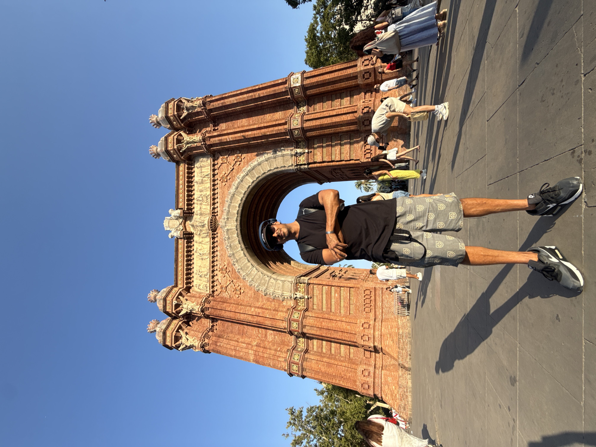 Afternoon visit to Barcelona's Arc de Triomf