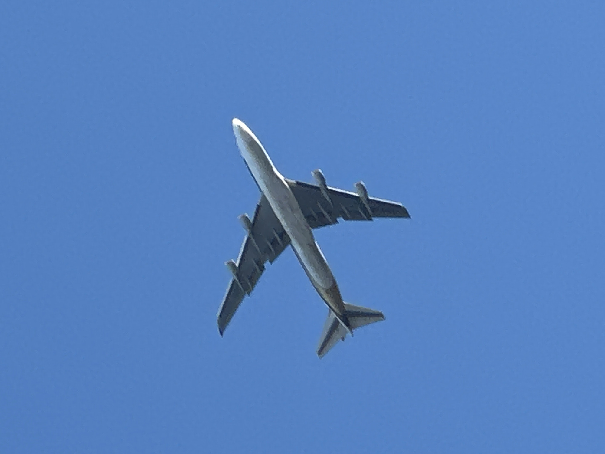 Low-angle aircraft shots over southeast London on a clear afternoon