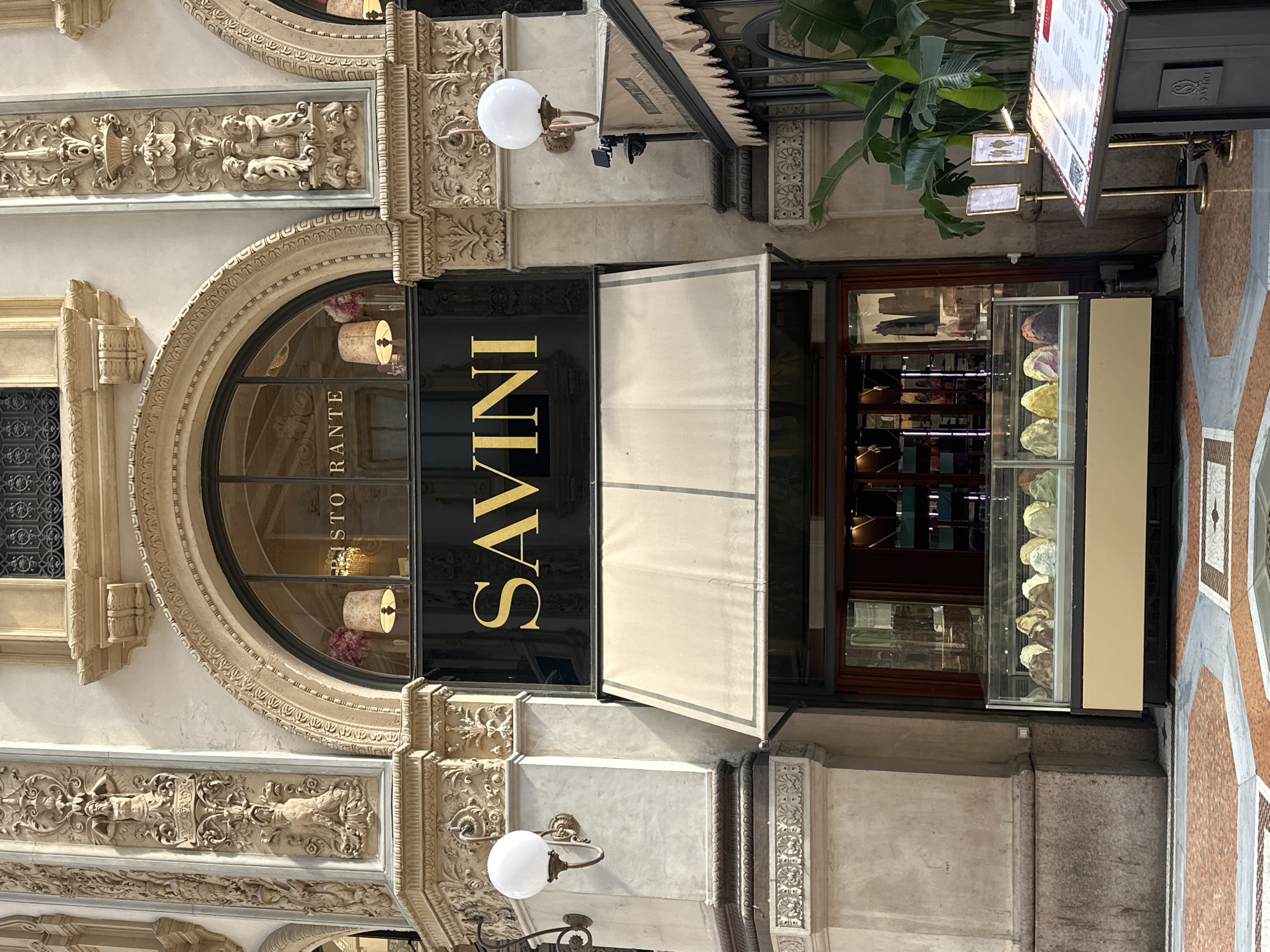 Morning tour through Milan's historic center and shopping districts