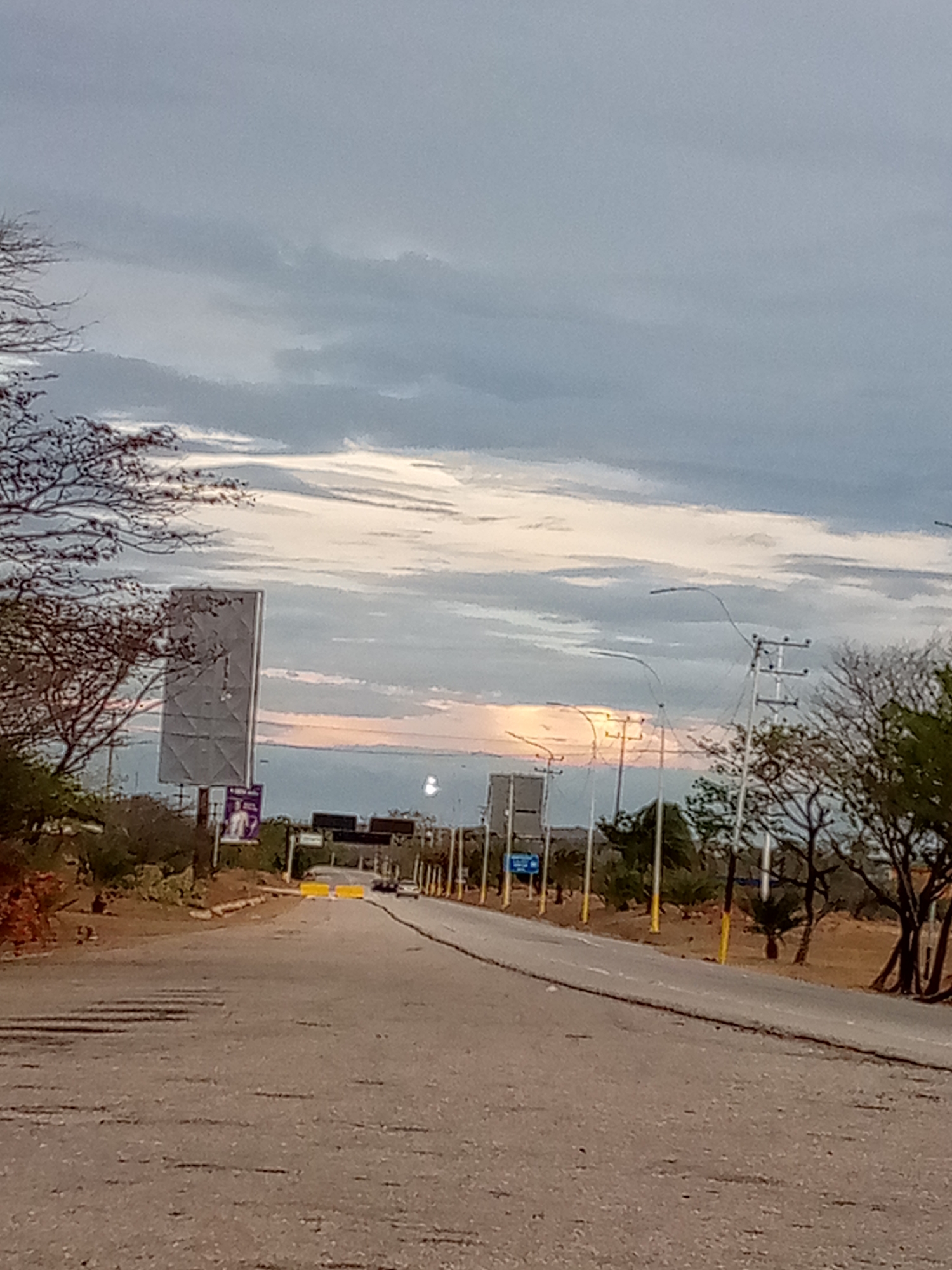 Venezuelan towns documented: cats, roads, cloudy evening skies