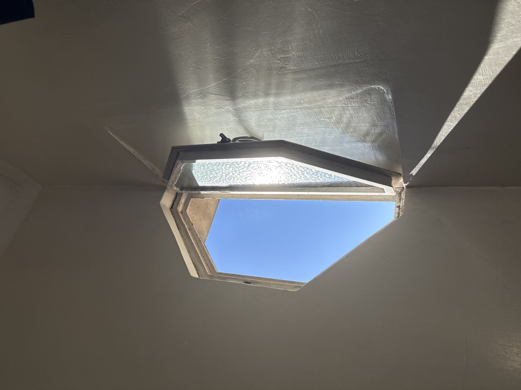 Distinctive skylight window documented in Buenos Aires