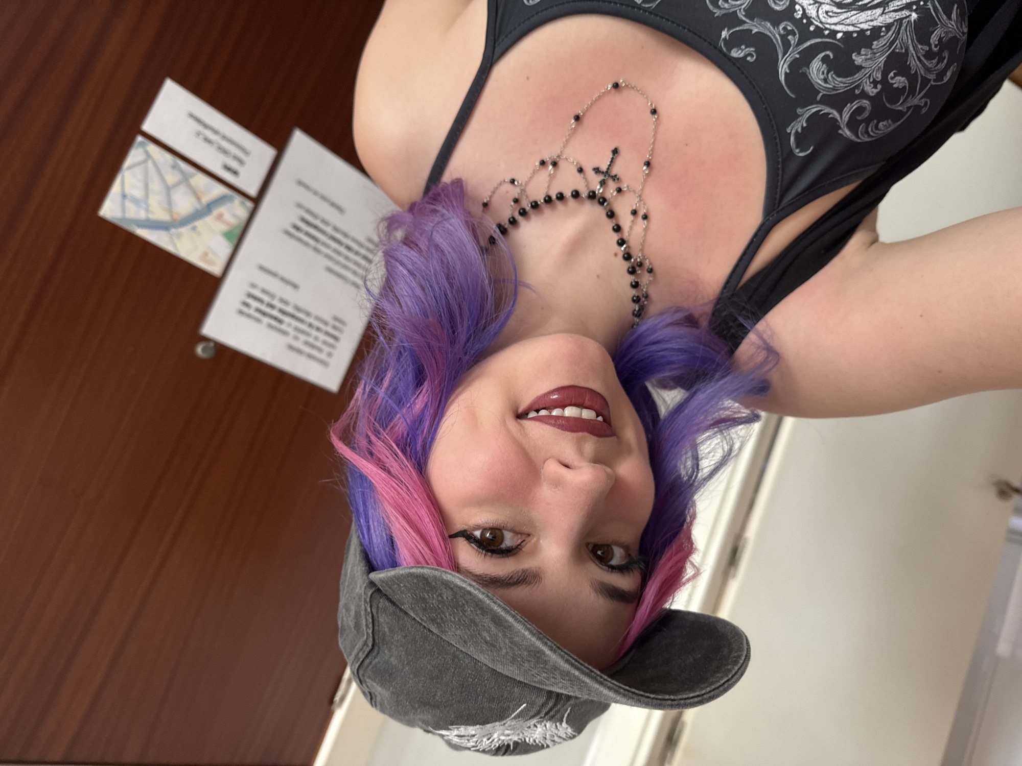 Woman takes mirror selfies in Madrid wearing colorful hair