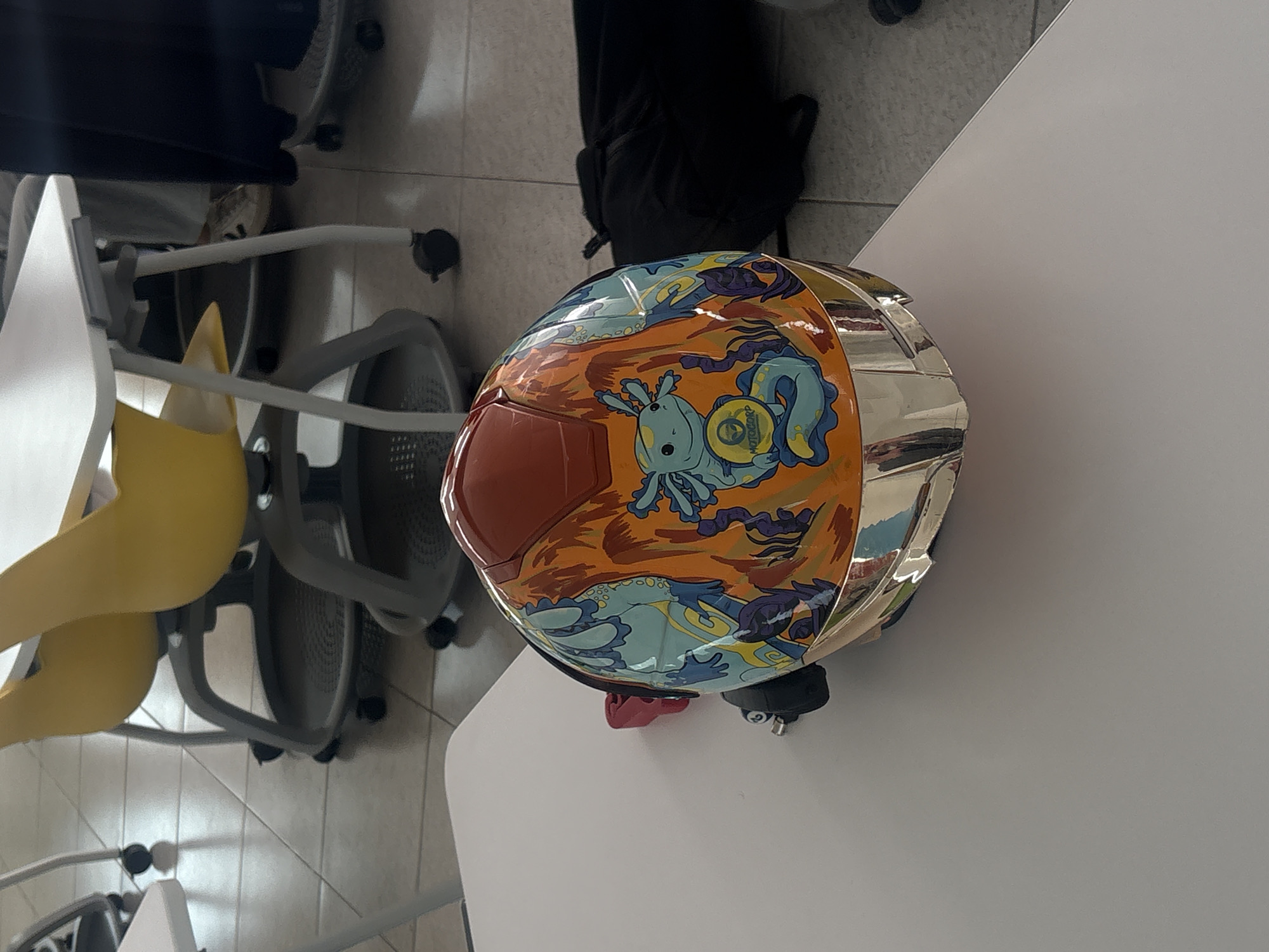 Evening scenes captured across Puebla: helmet, classroom, streetscape