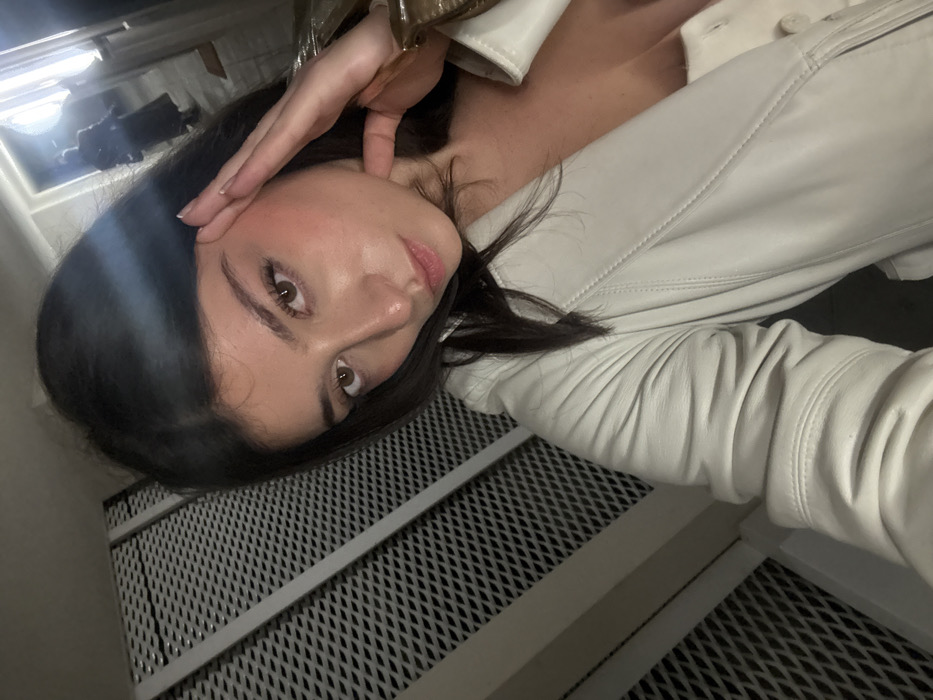 Late-night selfies and smartphone use documented across Paris locations