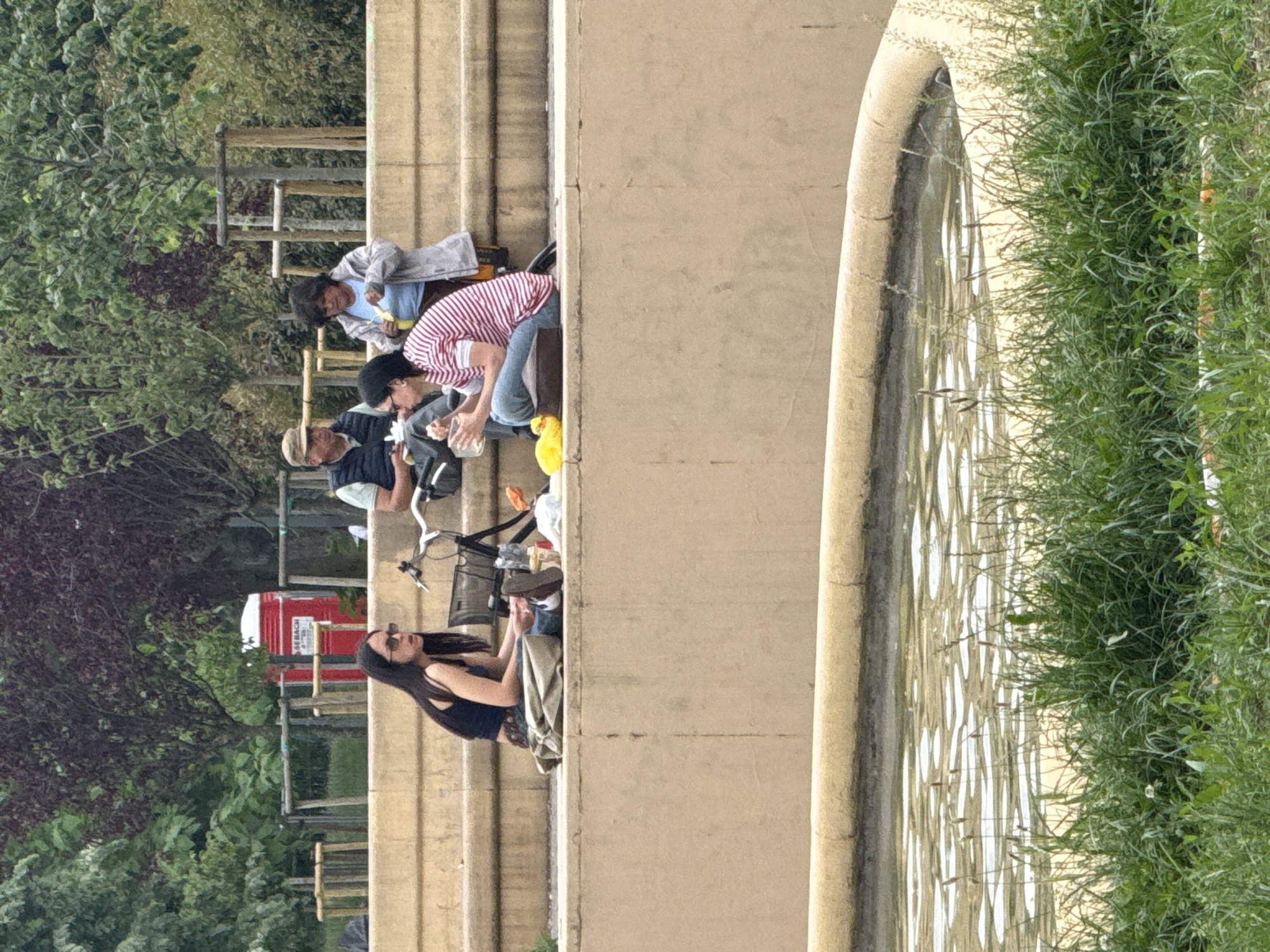Casual gathering at Milan fountain draws multiple witnesses