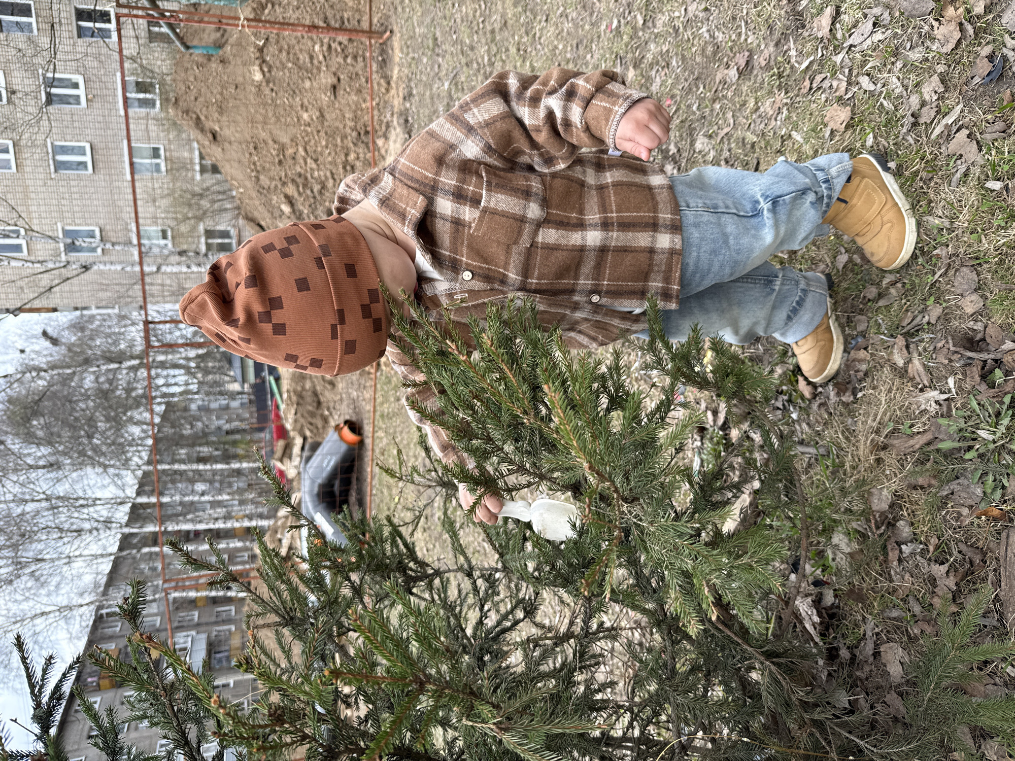 Everyday outdoor moments captured in Rusanovo, Russia