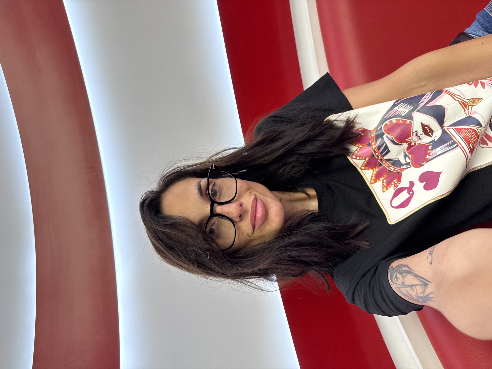 Woman poses for photos, plays retro games in Pleven