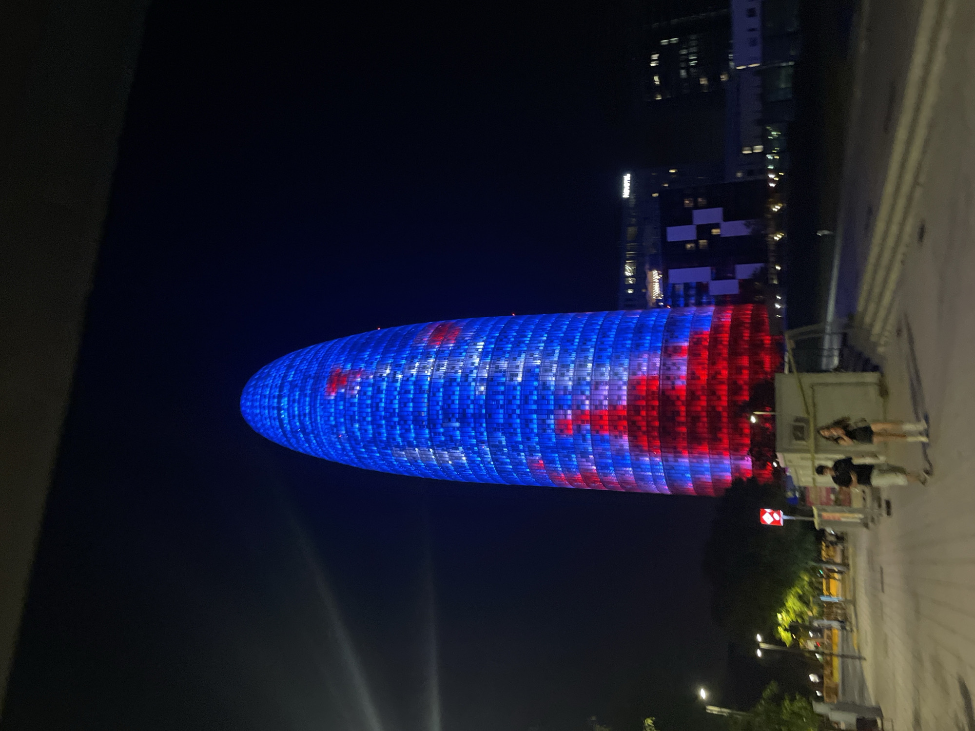 Torre Glòries displays blue and red light show