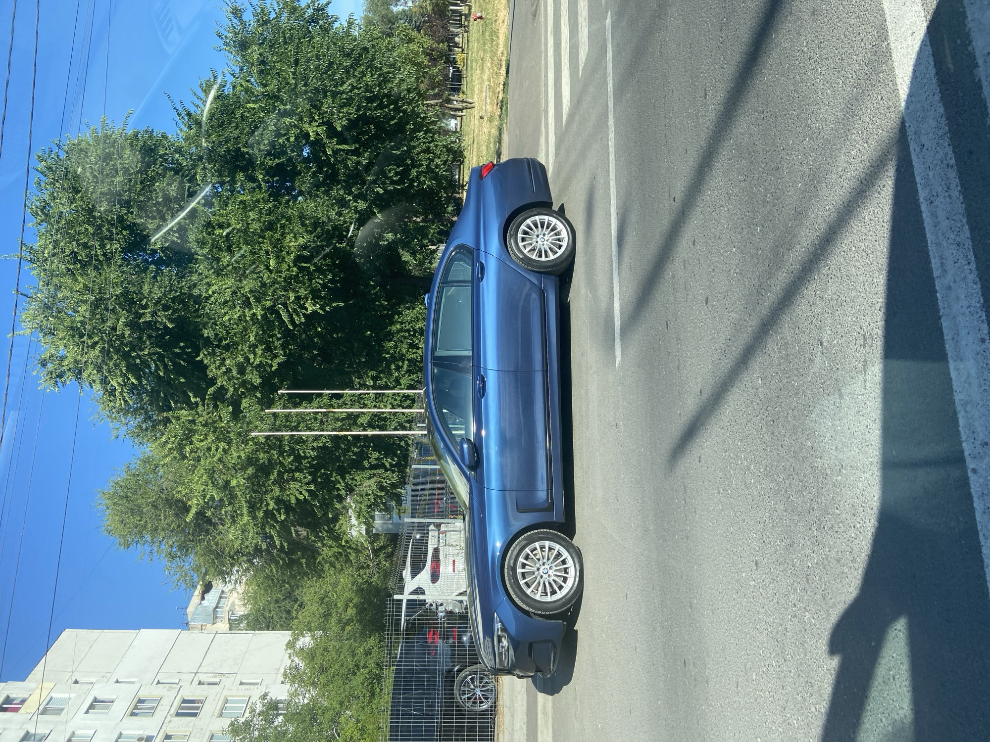 Blue BMW 7 Series rolling through central Chișinău