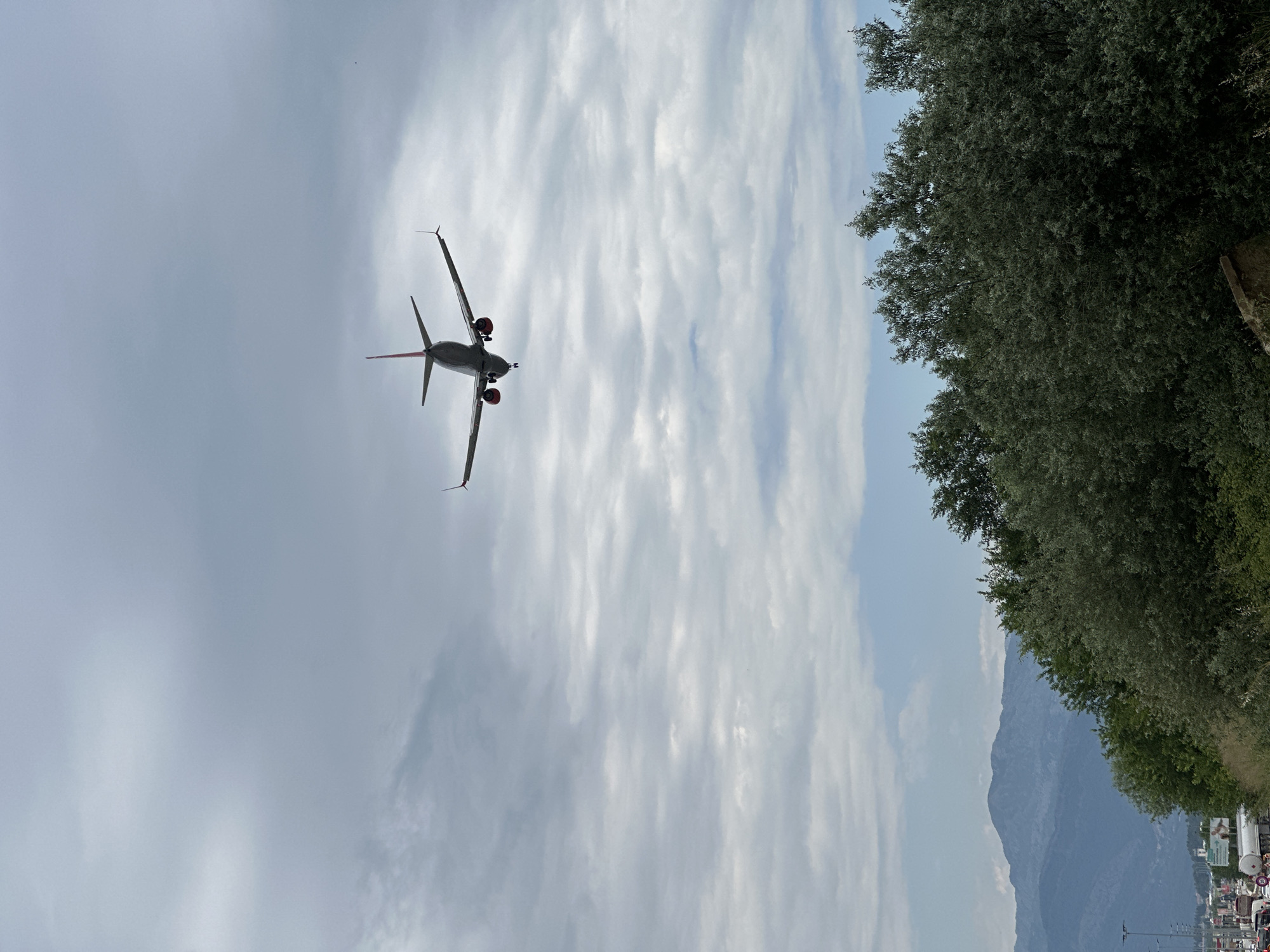 Aircraft observed landing approach over Dub, Montenegro