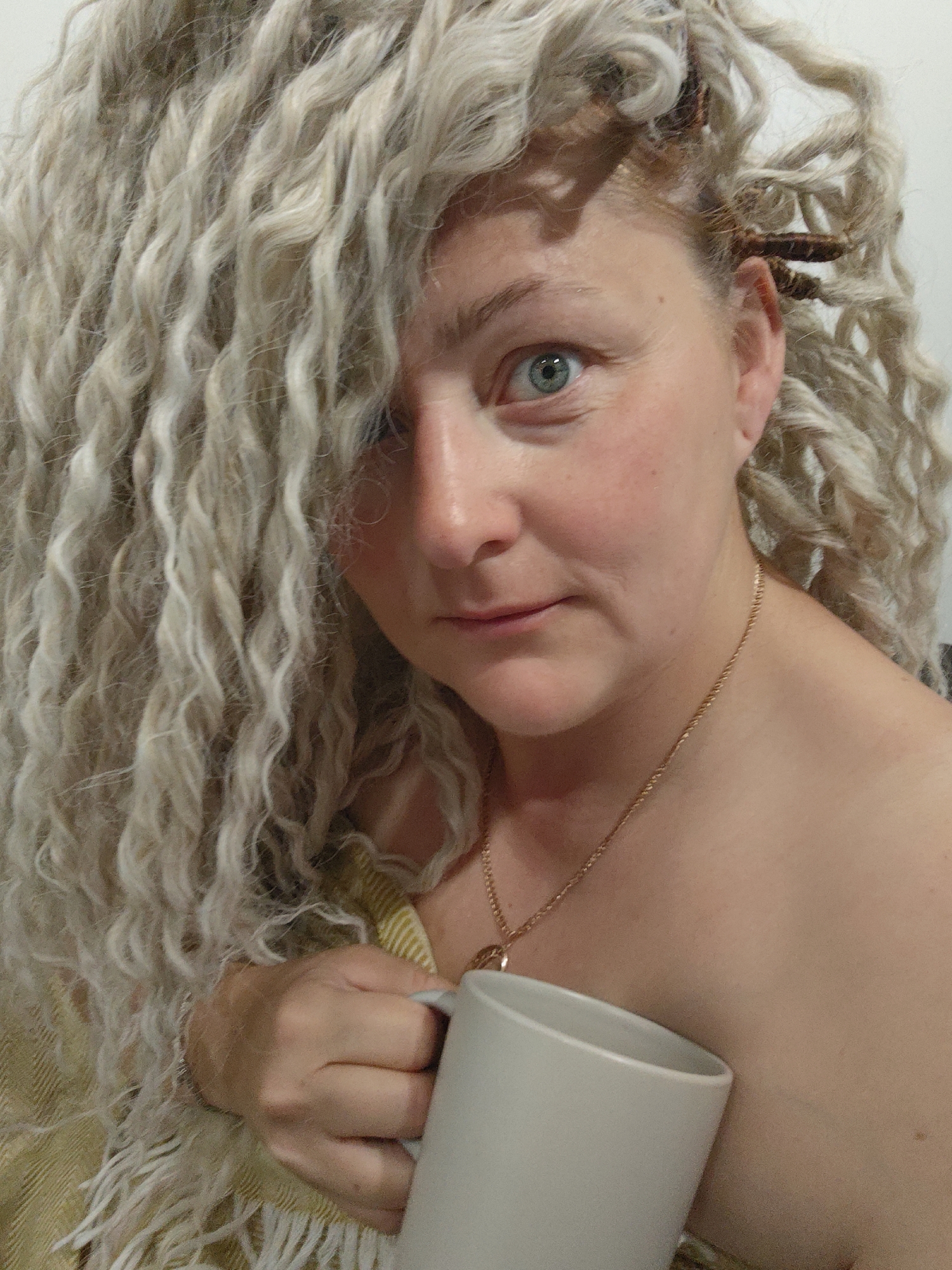 Lazy morning in a Kazan kitchen, mugs and blankets.