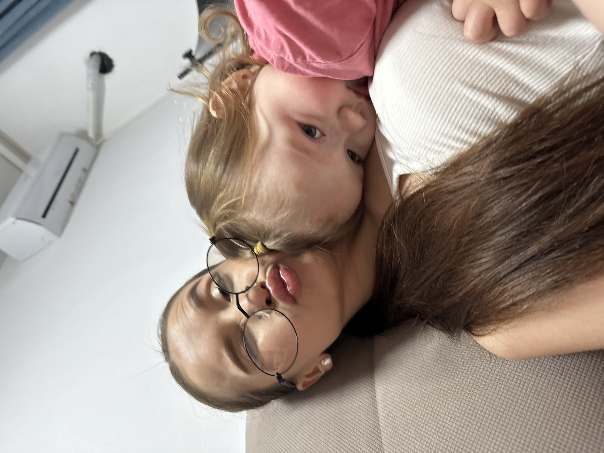 Portrait session captured with woman and child in Yekaterinburg