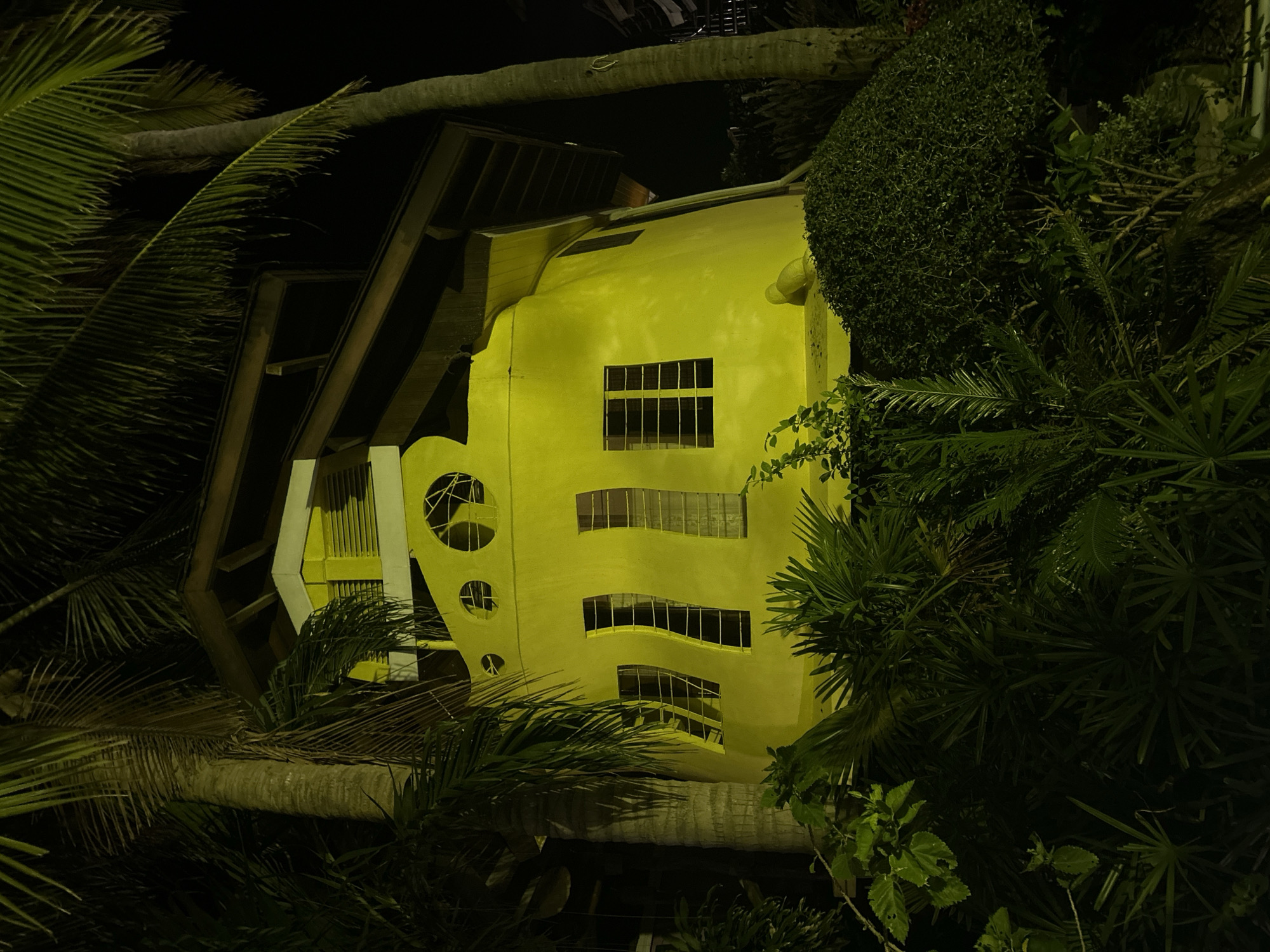 Nighttime documentation captures everyday Ban Haad Rin street scenes