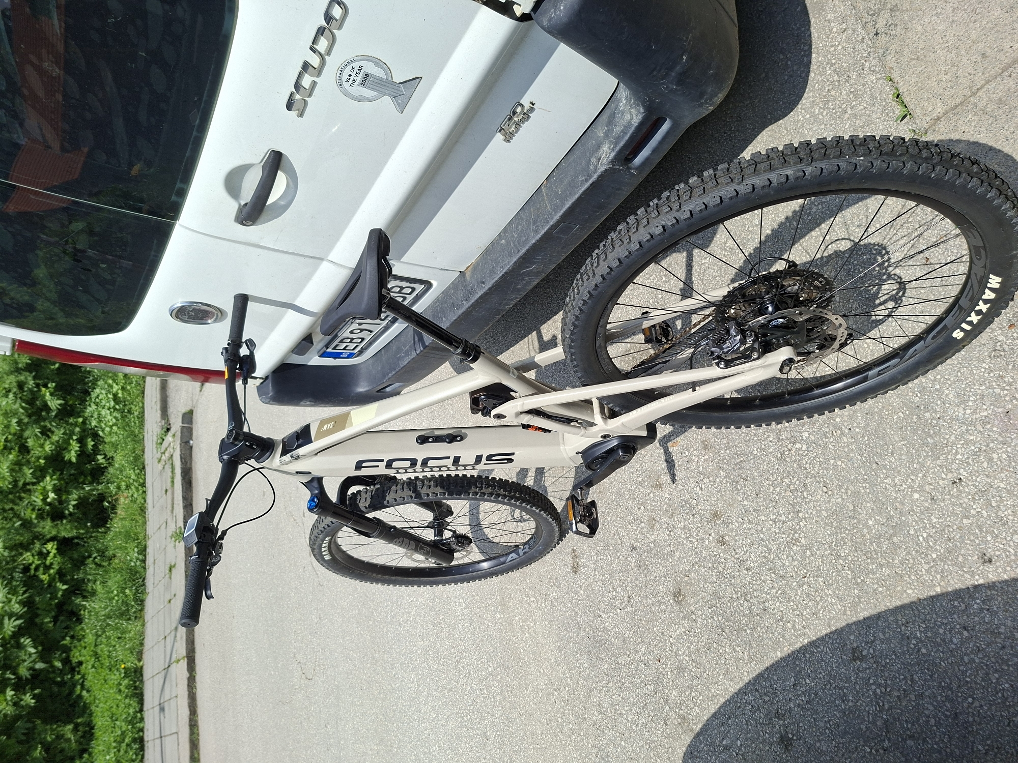 Mountain bike spotted against parked van in Gabrovo