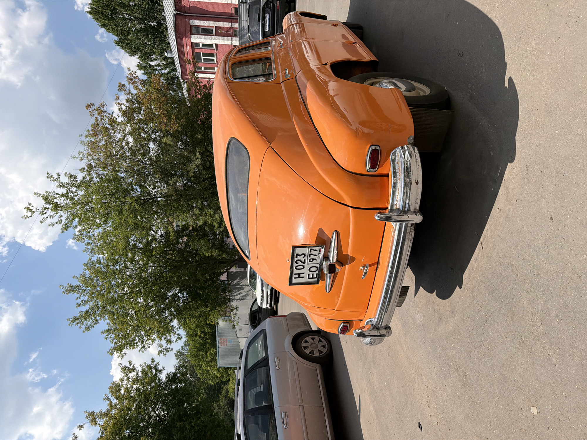 Vintage GAZ-M20 Pobeda spotted parked in Moscow residential lot