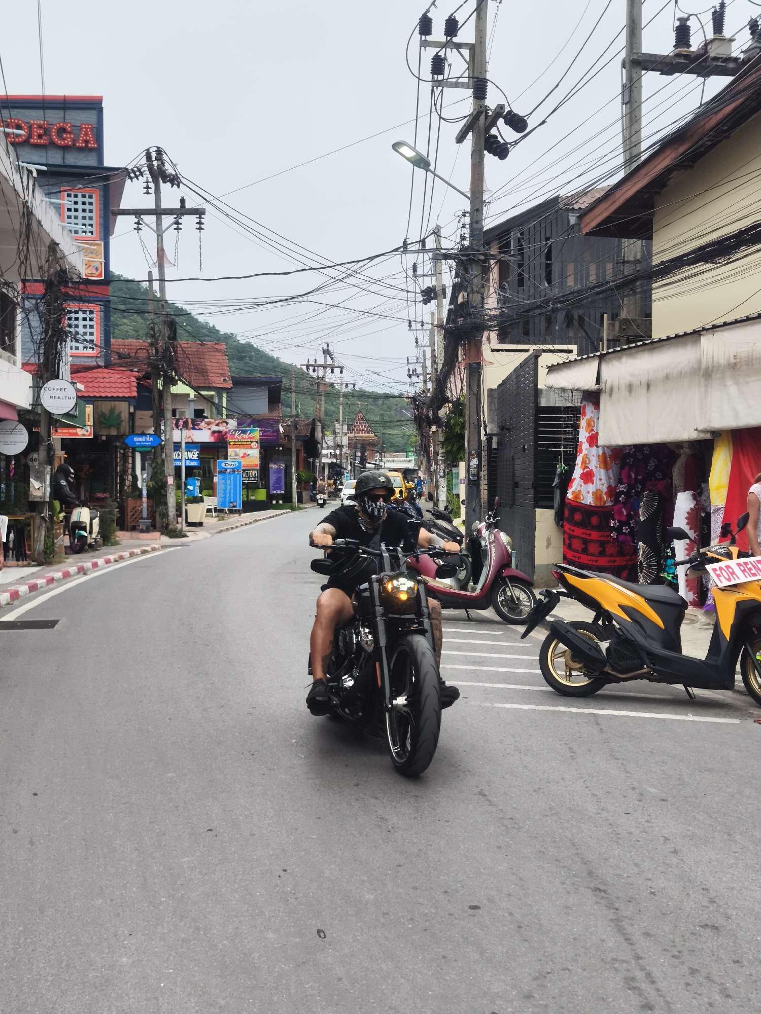Lazy beach morning on the Baan Lamai strip