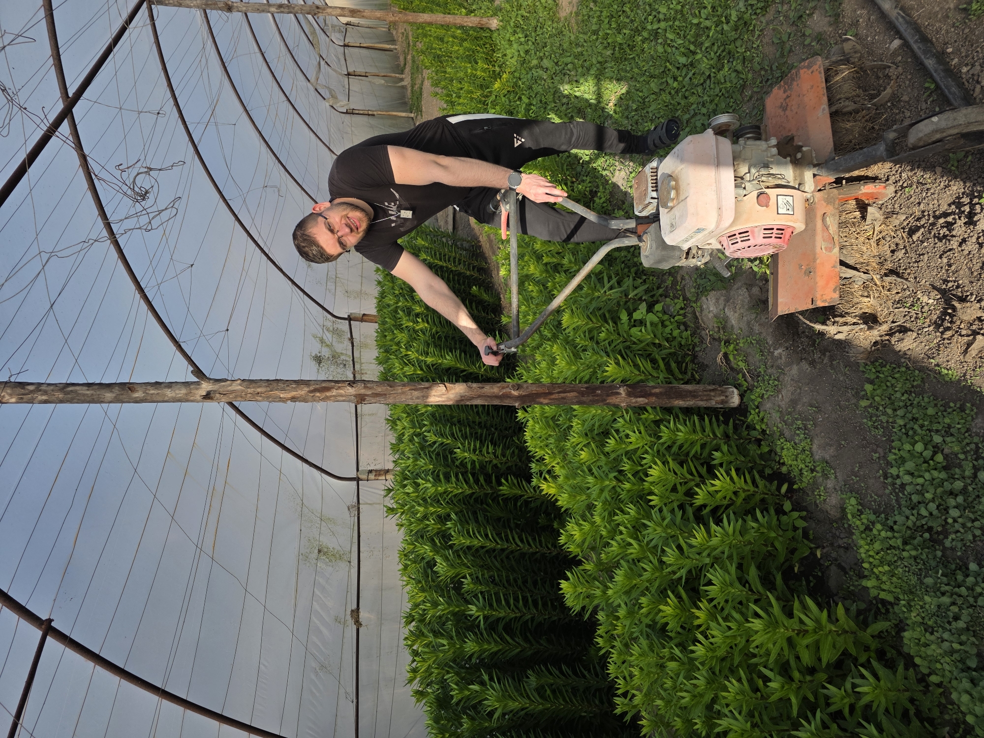 Man documents day of farming and leisure in Yagodovo