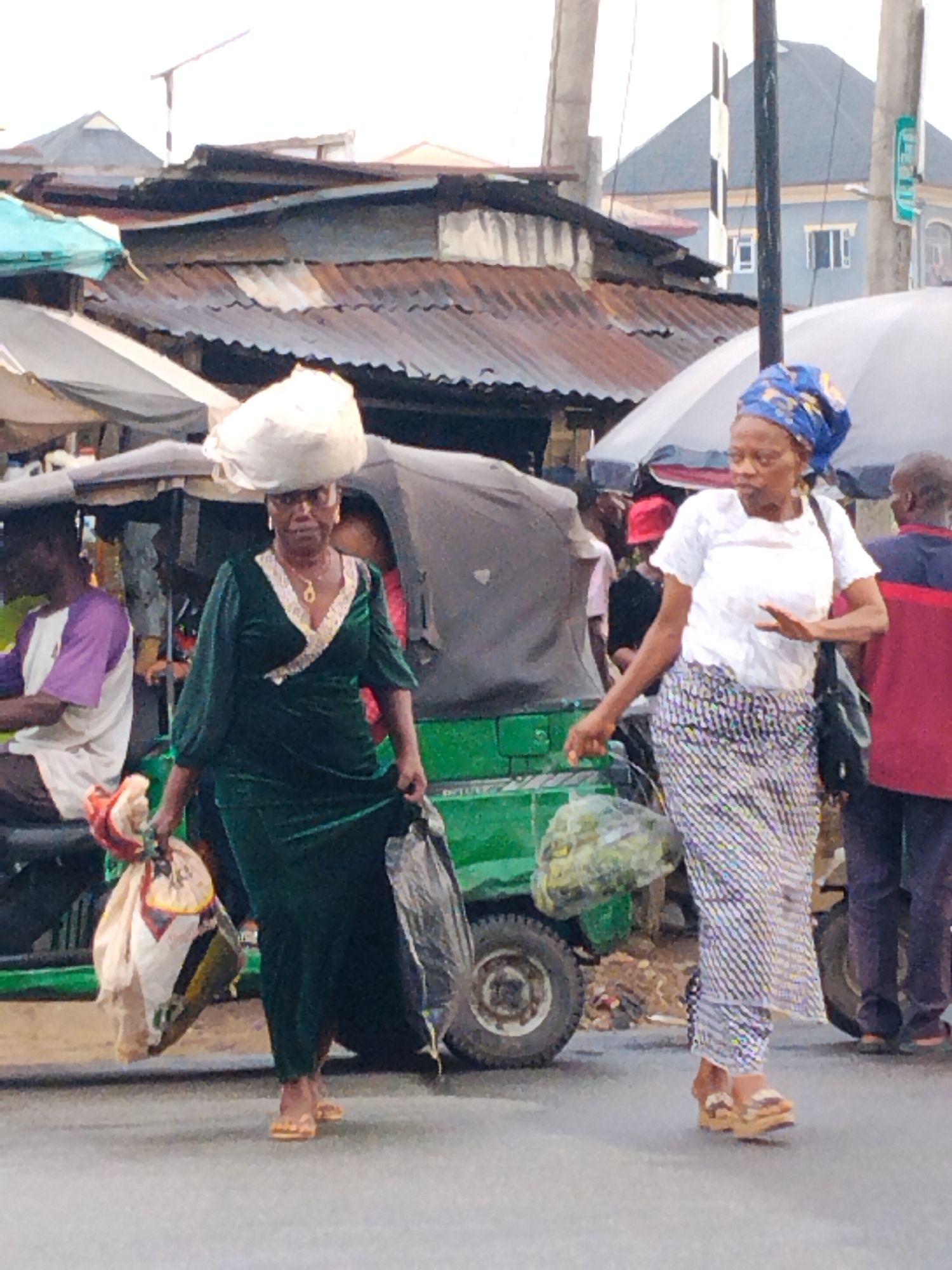 Daily street life documented in Aba, Nigeria commercial district