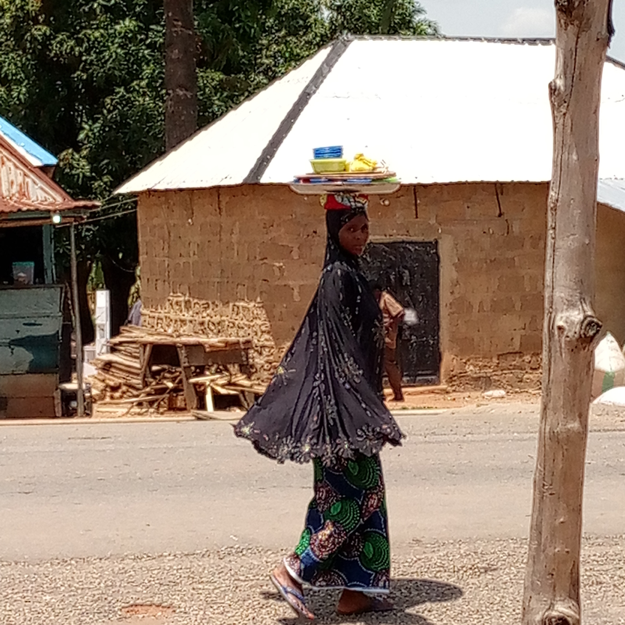 Daily life unfolds on Mararaba streets during eight-minute window
