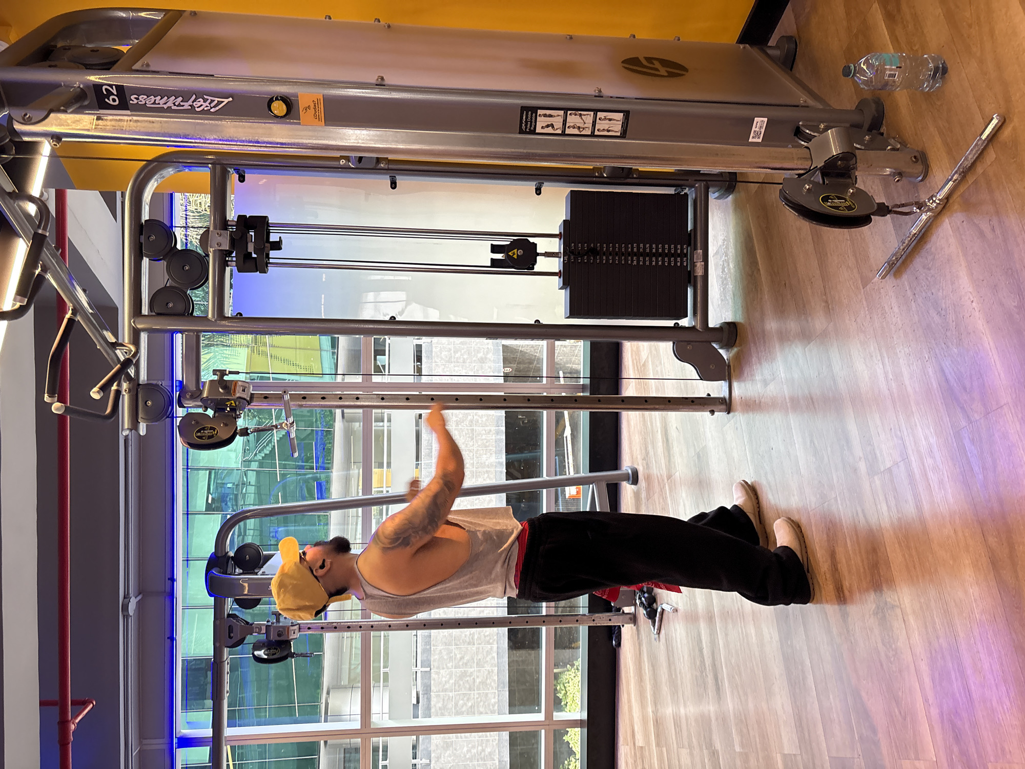Man photographed working out at San Isidro gym