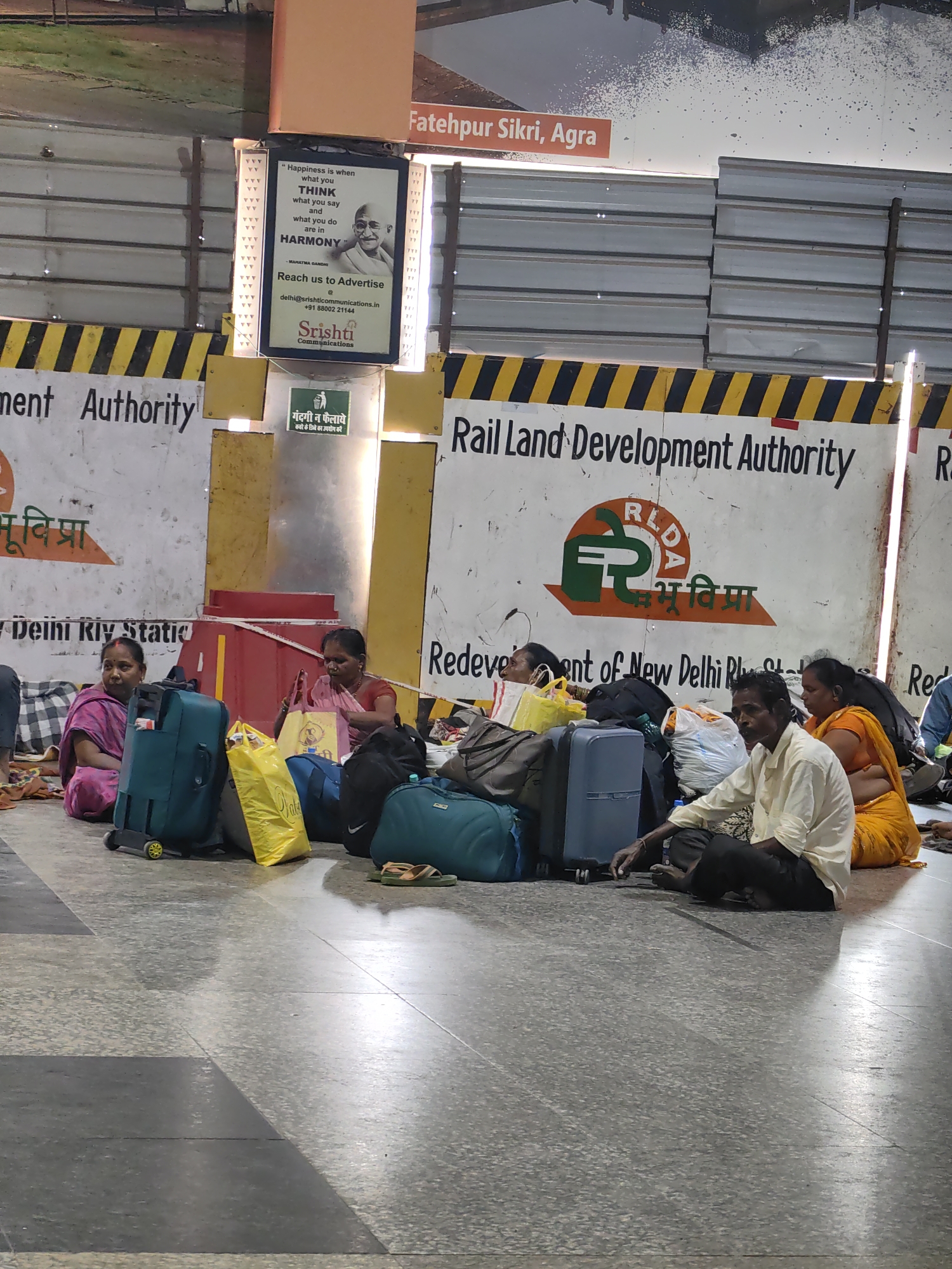 Busy morning at New Delhi Railway Station