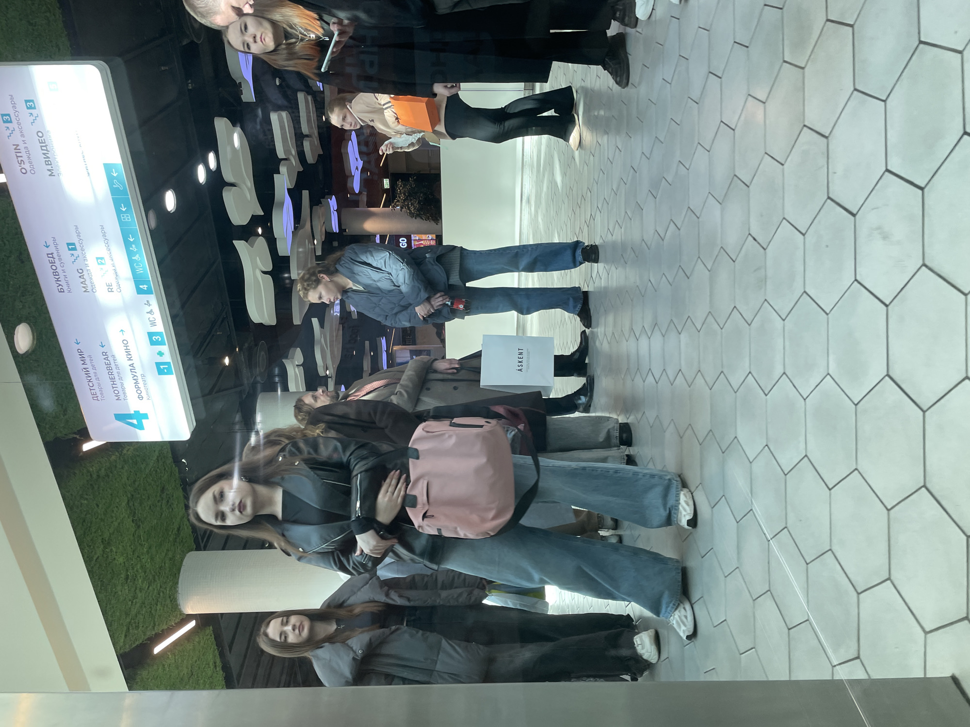 Shopping center activity documented in Saint Petersburg