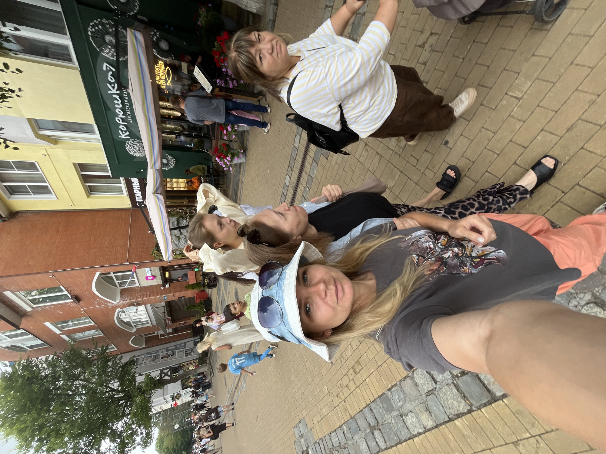 Afternoon stroll through Zelenogradsk's pedestrian streets