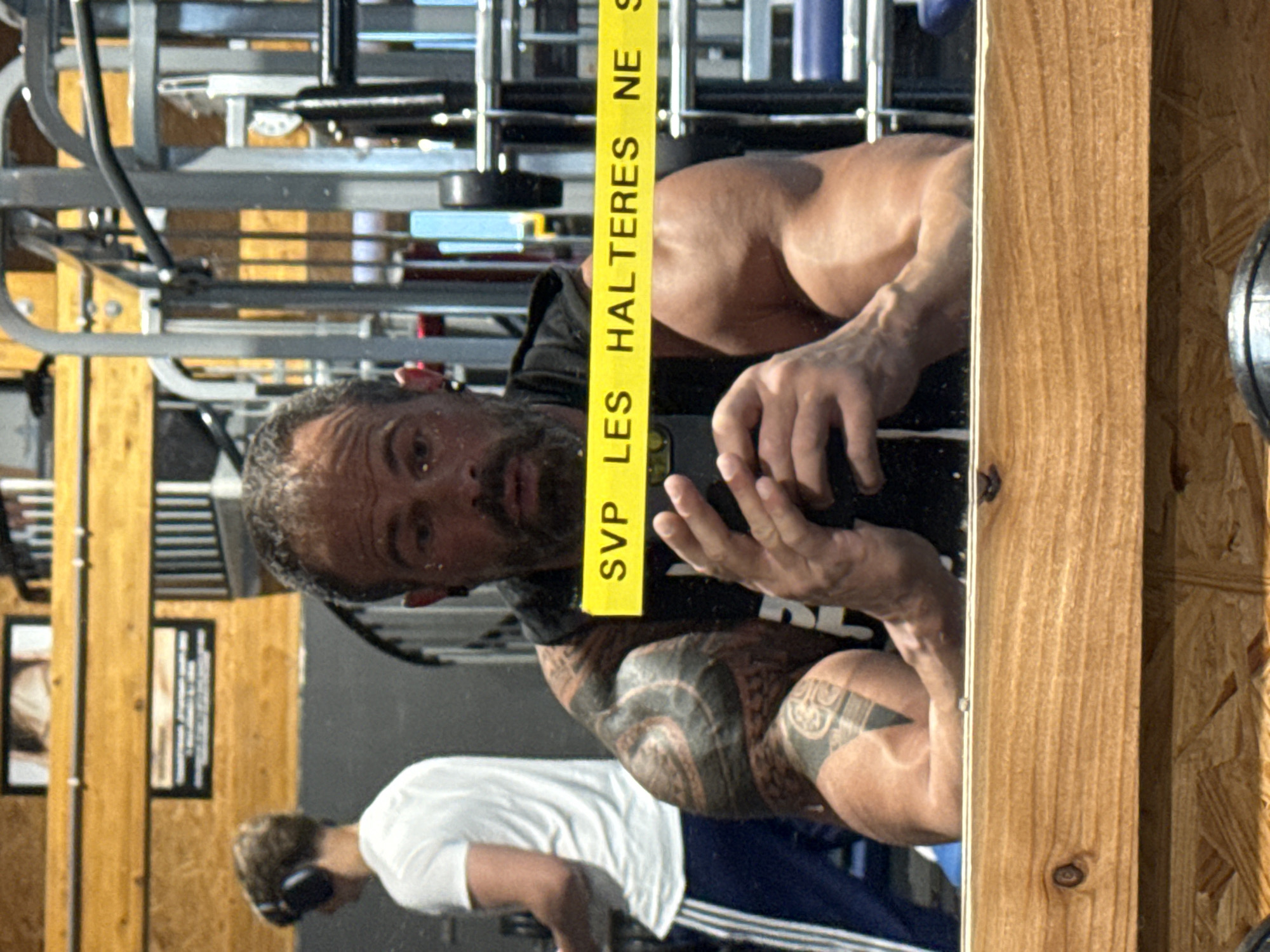 Man takes mirror selfie at gym in Jemelle, Belgium
