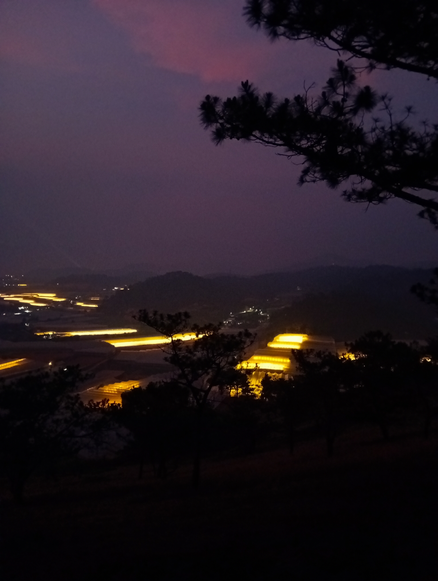 Twilight vista captured by witnesses in Vietnamese hills