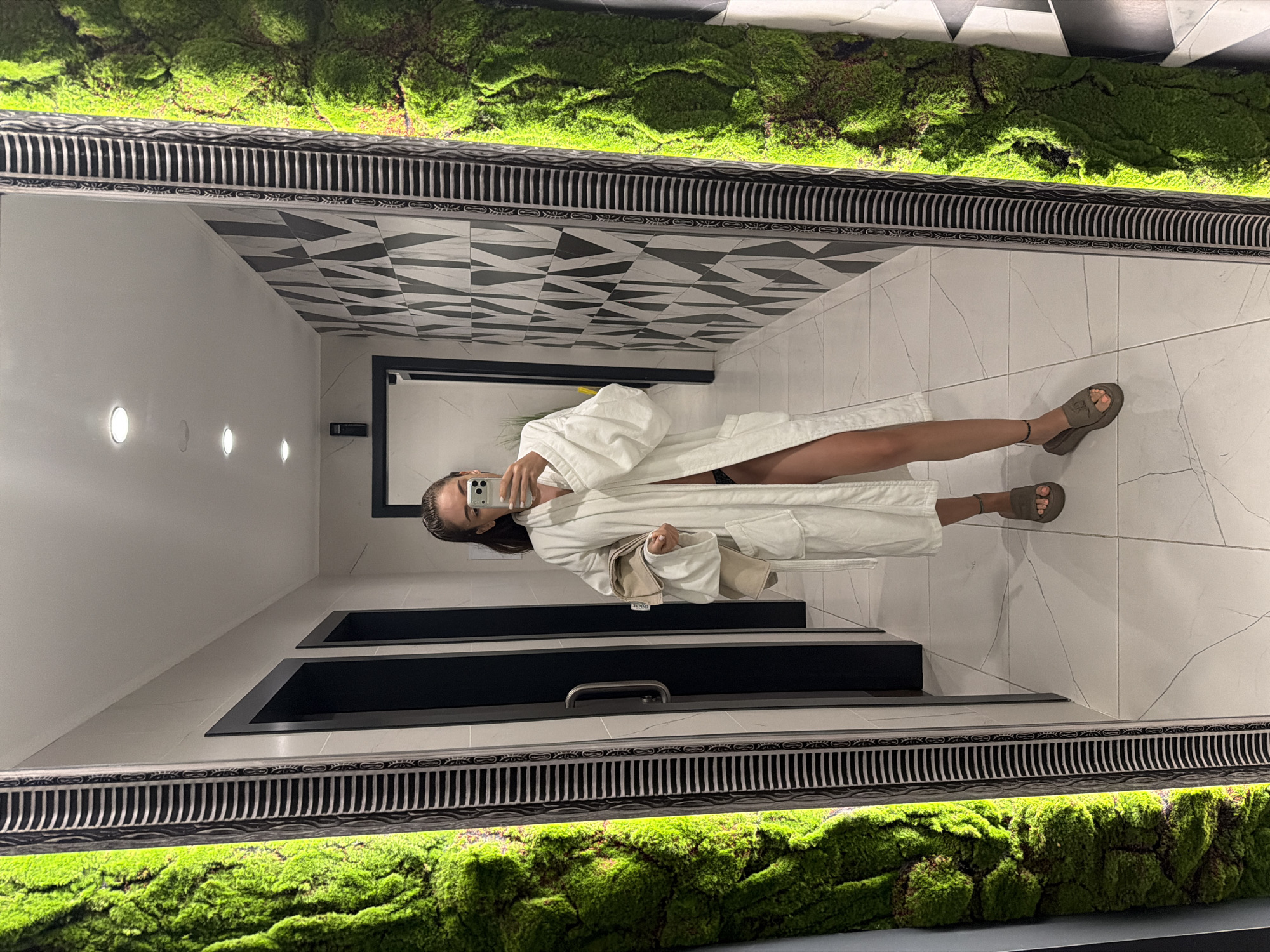 Spa day at a Hisarya resort: pool, massage room, robe selfies