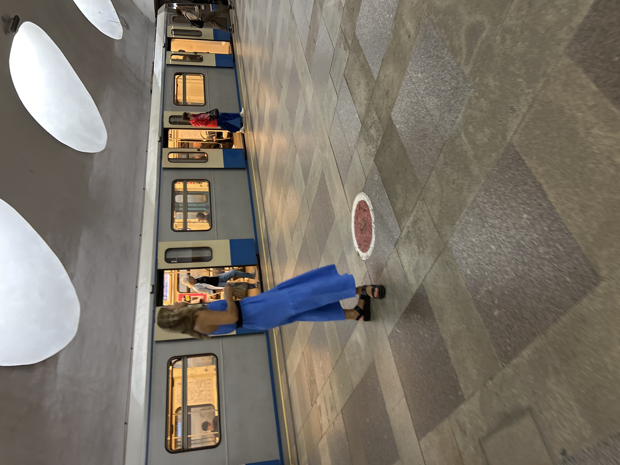 Ordinary Moscow morning: metro, sidewalks, and street life
