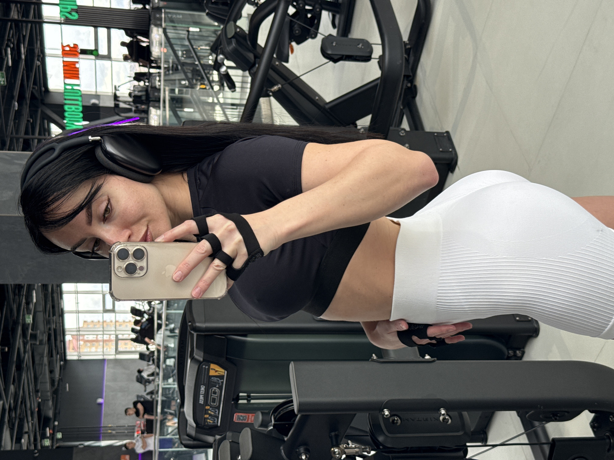 Woman takes gym selfie in Krasnoyarsk fitness center