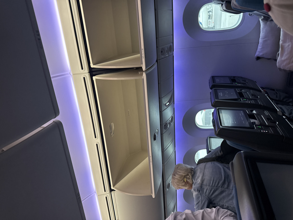 Singapore Airlines passengers document flight experience over Thailand