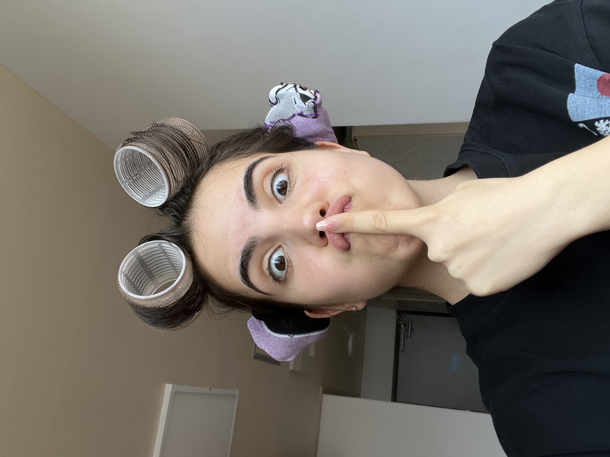 Woman documents morning routine with selfies in Daegu