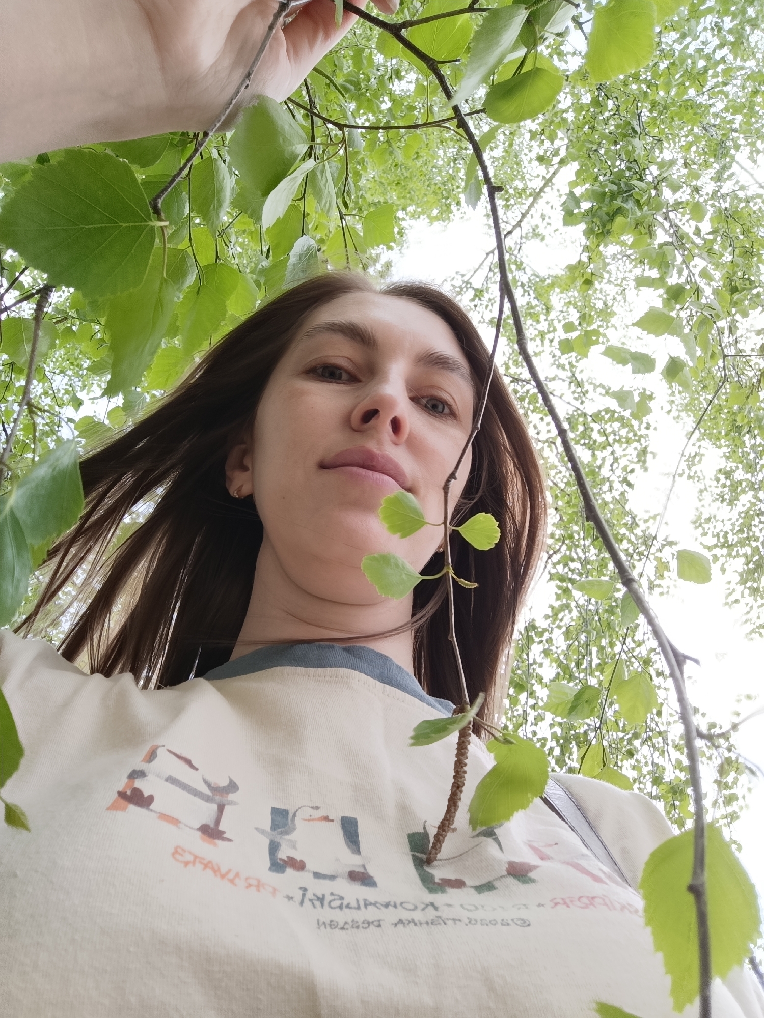 Morning life captured in Chaikovsky: families, forest walks, construction