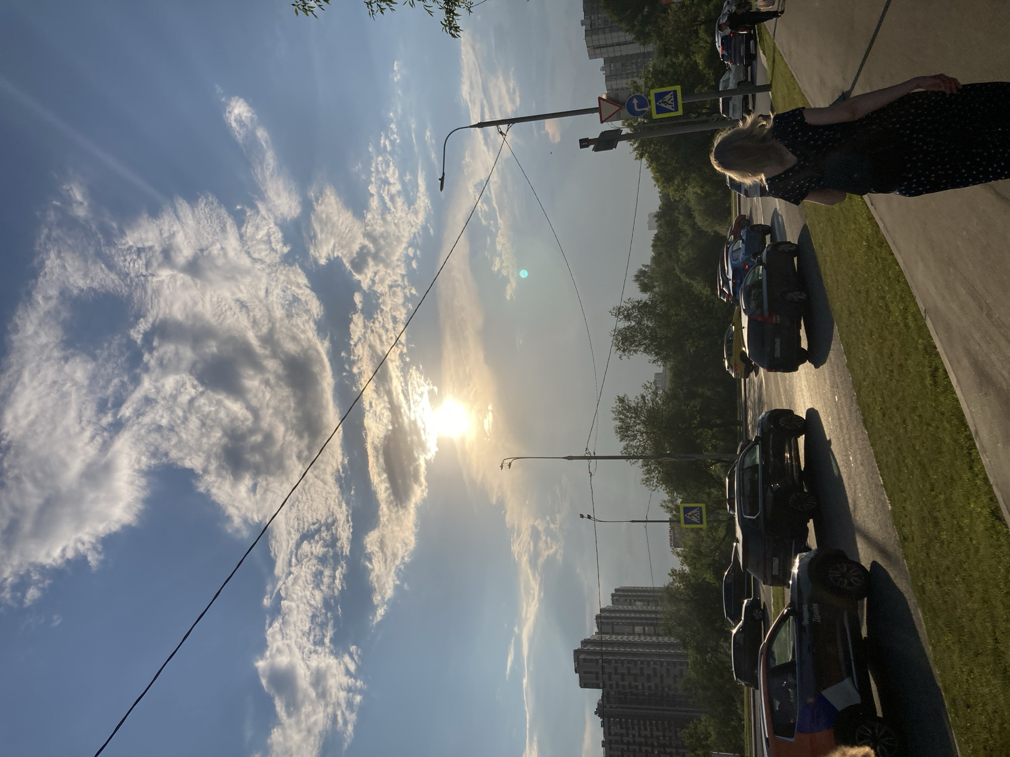 Moscow street life documented across 20-minute afternoon window