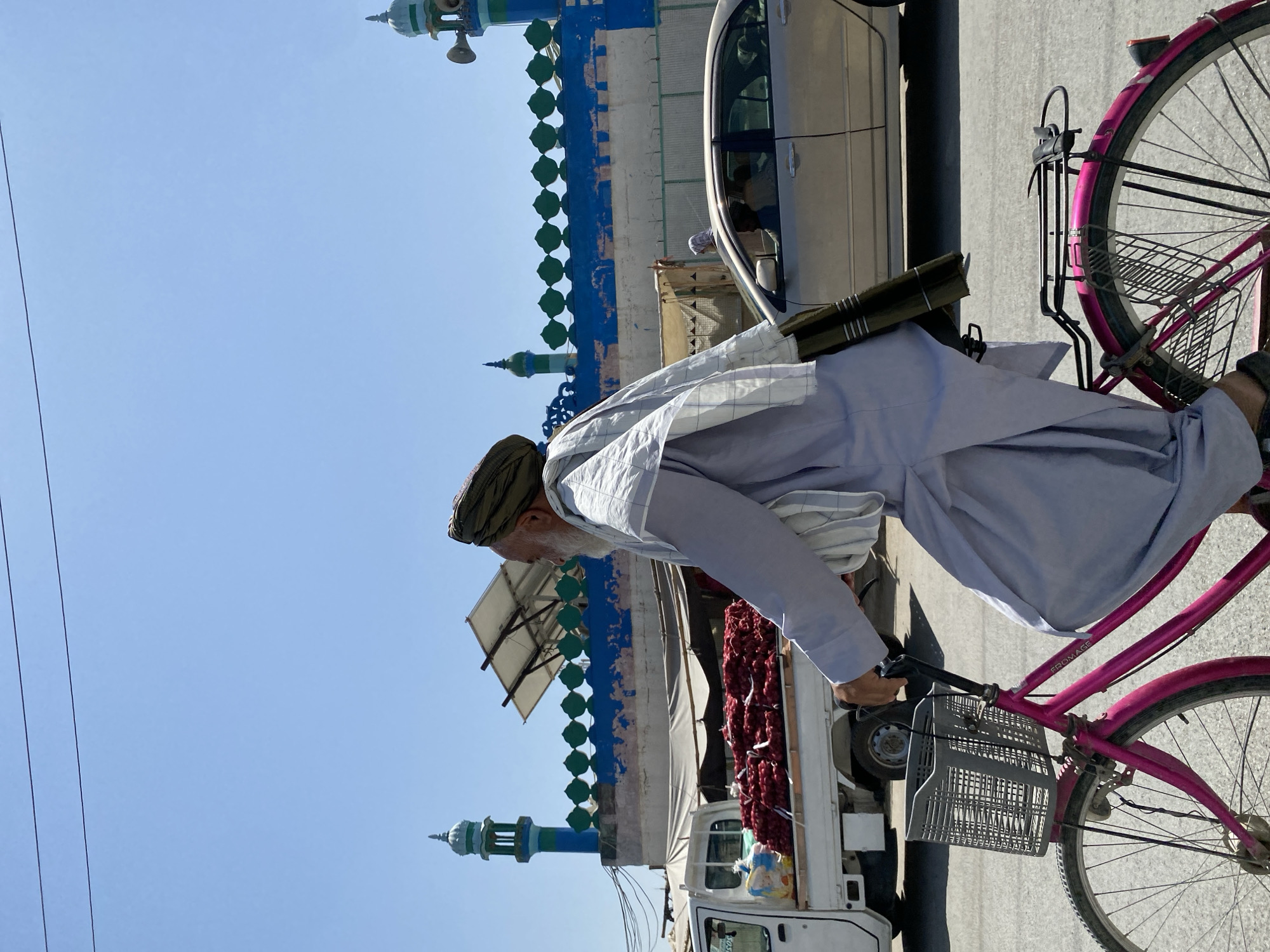 Everyday street scenes from Kandahar on a clear morning