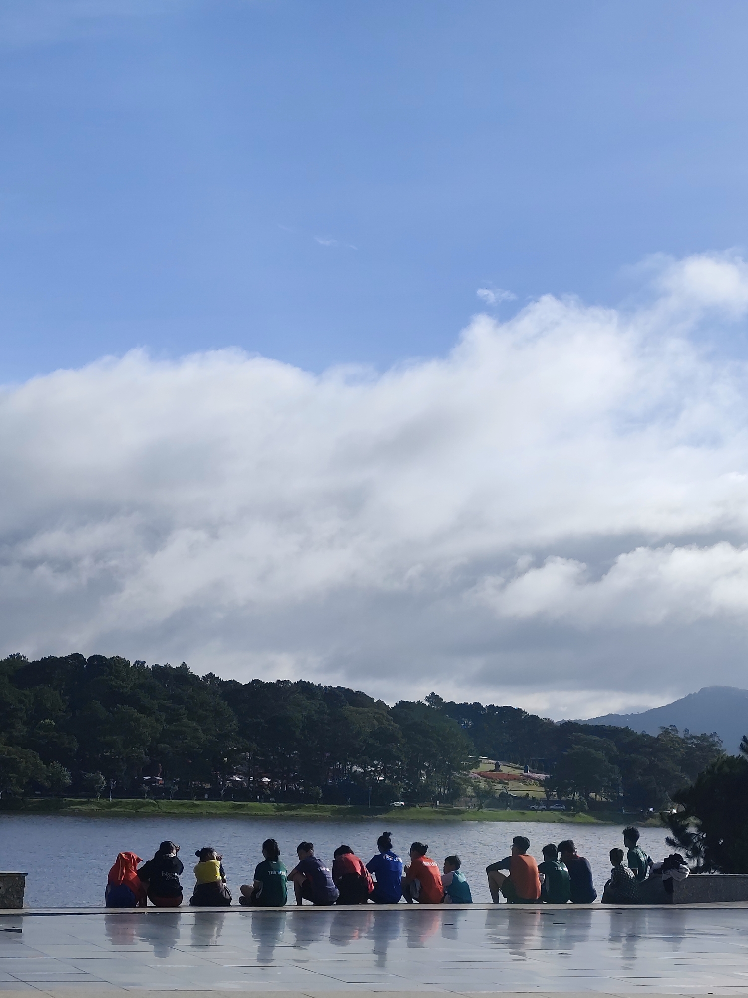 Daily life documented around Da Lat's Xuan Huong Lake