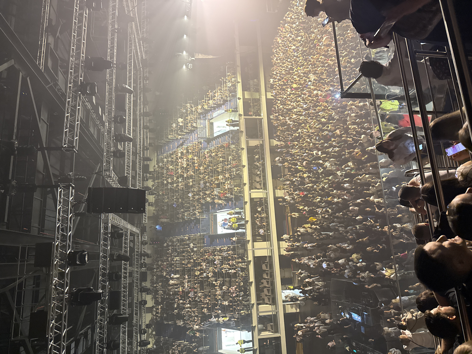 Major concert draws packed crowds to Ufa arena