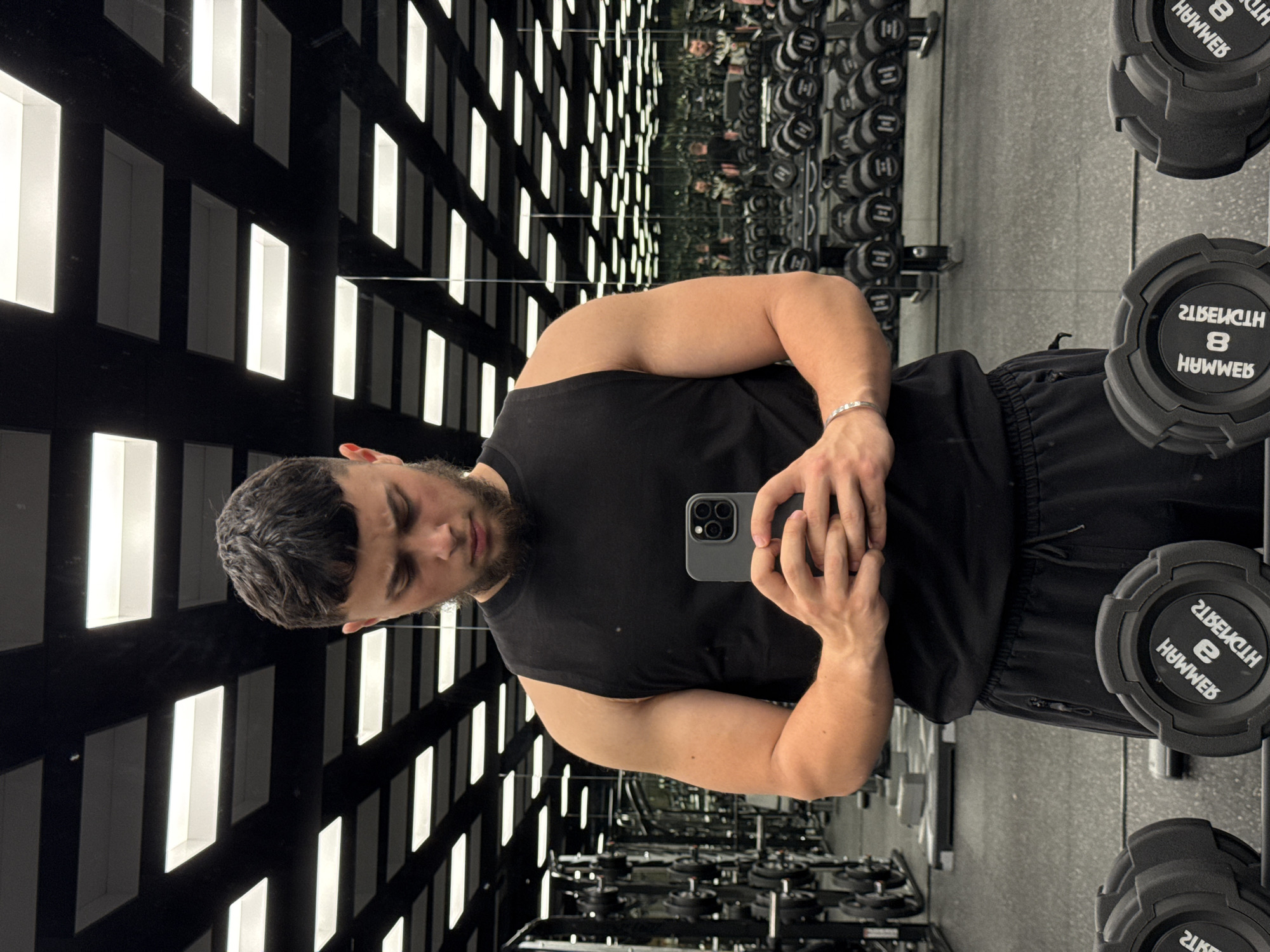 Man documents workout with selfies at Varna gym