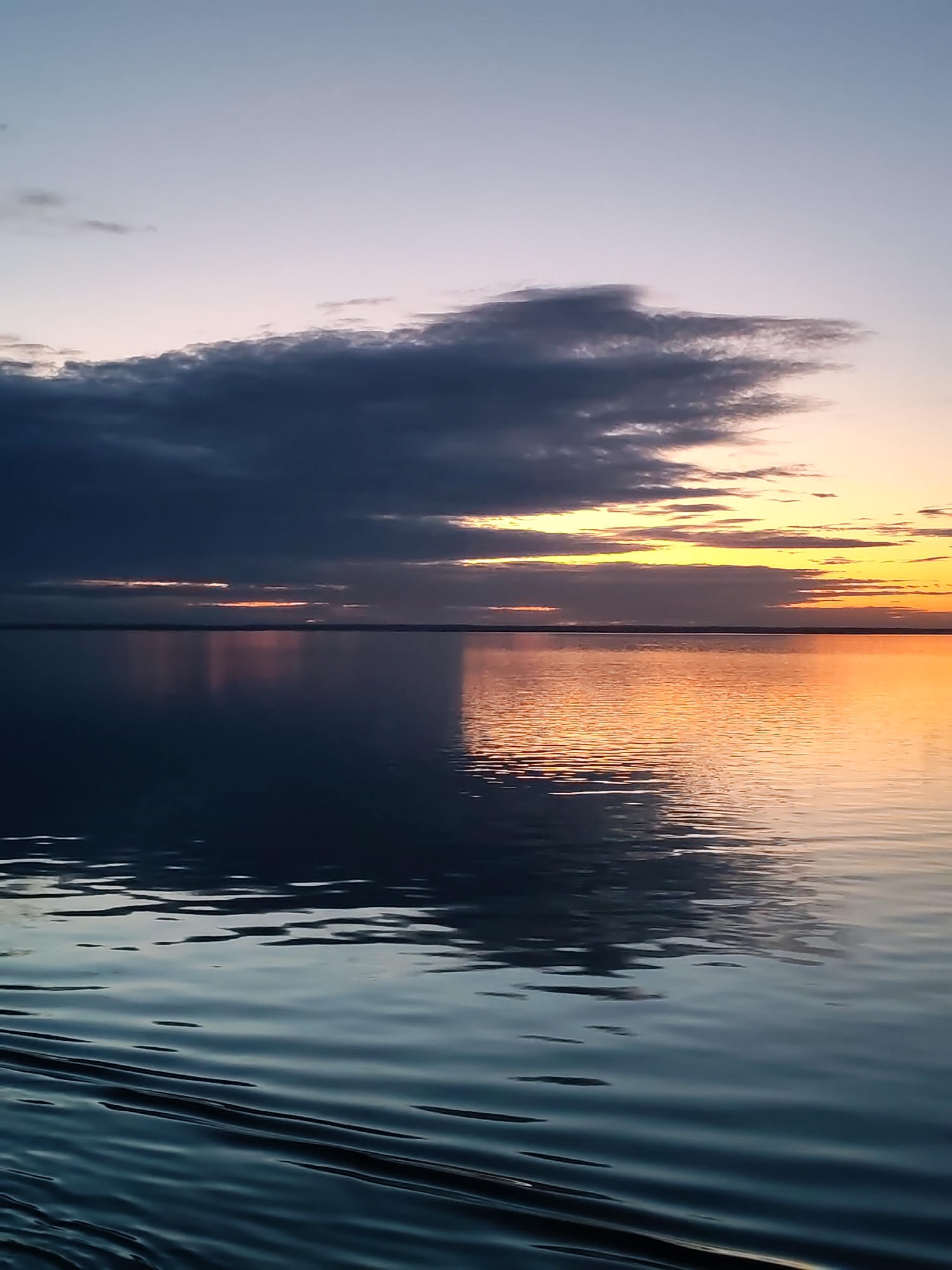 Witness captures serene sunset waterscape in northern Russia