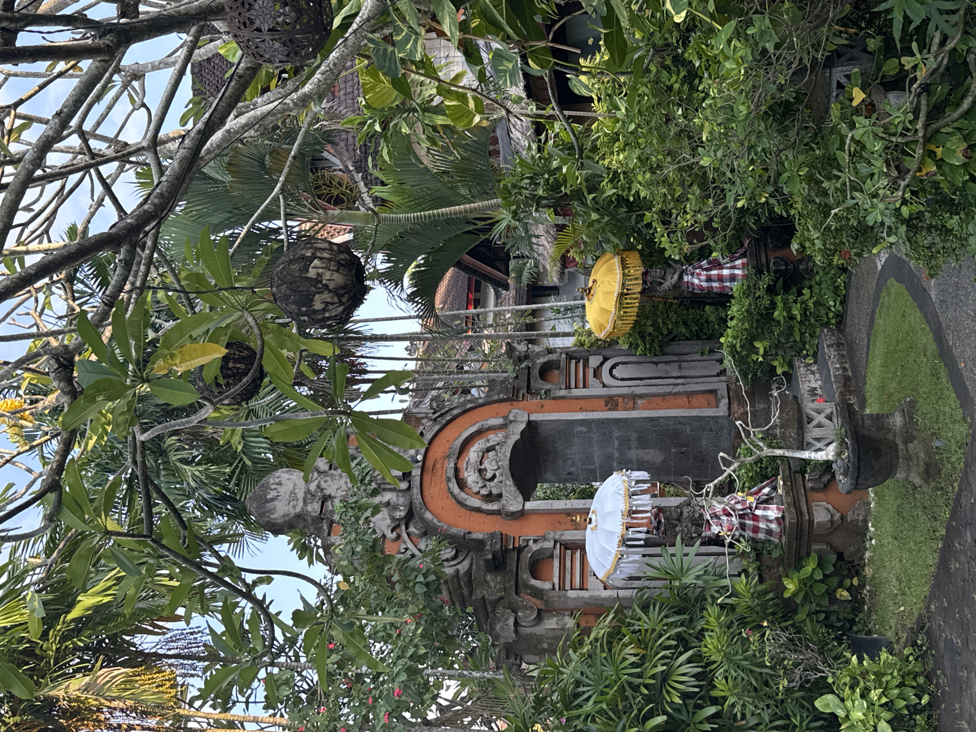 Evening walk through Kuta captures Balinese street life