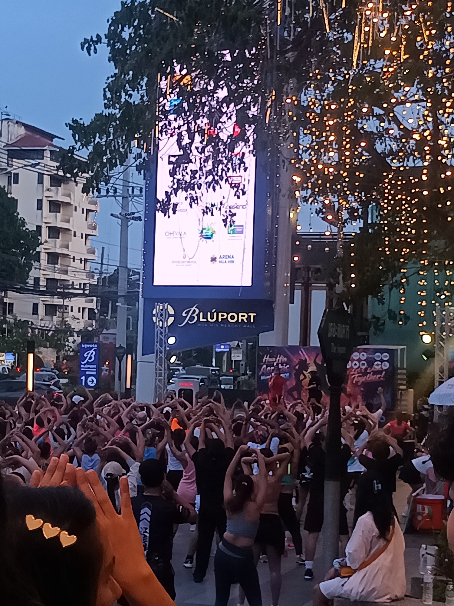 Outdoor aerobics class draws crowd in Hua Hin, Thailand