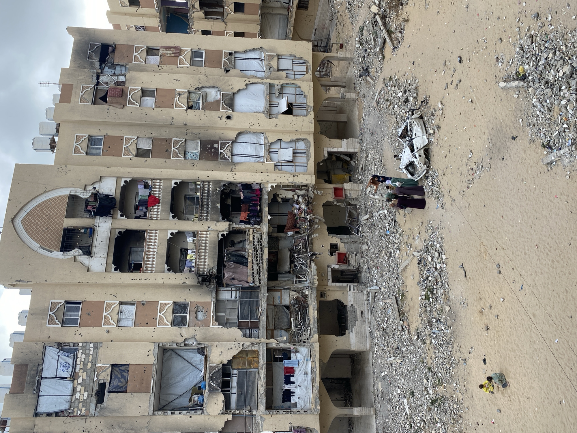 Witnesses Document Building Damage and Debris in Khan Yunis