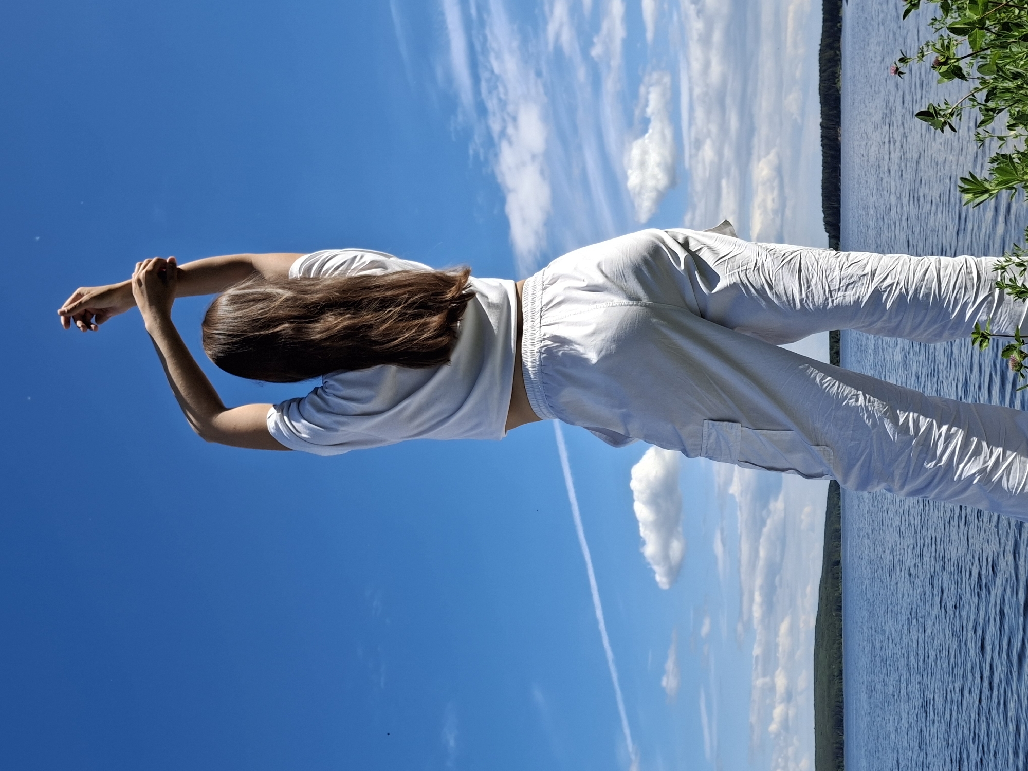 Person observed at waterfront in Chaikovsky, Russia