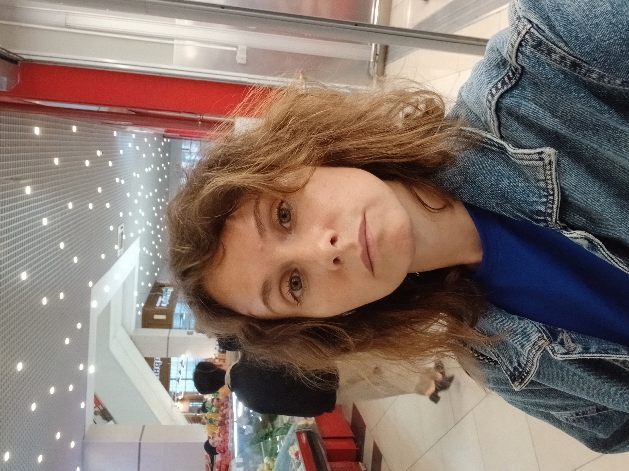 Casual shopping mall outing in Yekaterinburg, August 2026